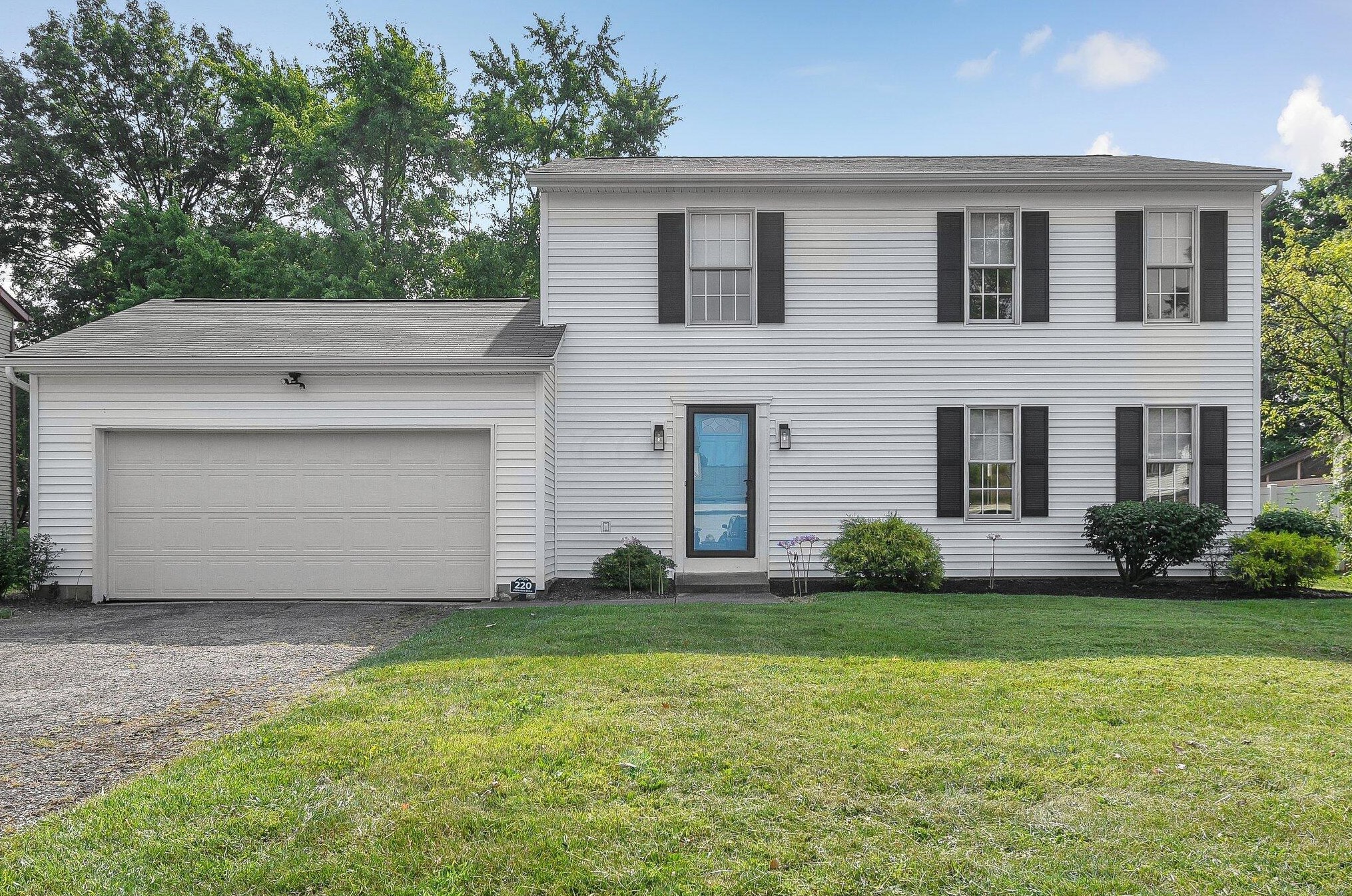 220 Parkview Dr, Pickerington, OH 43147