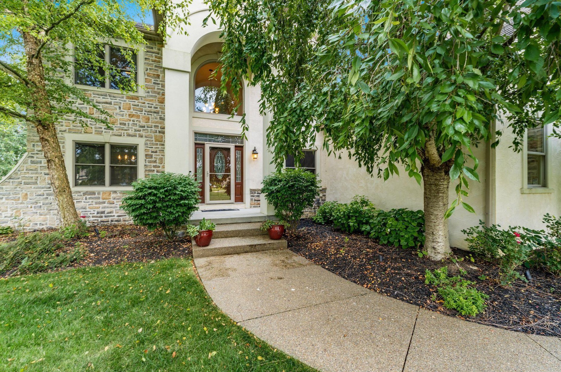 6923 Optimara Dr, Pickerington, OH 43147
