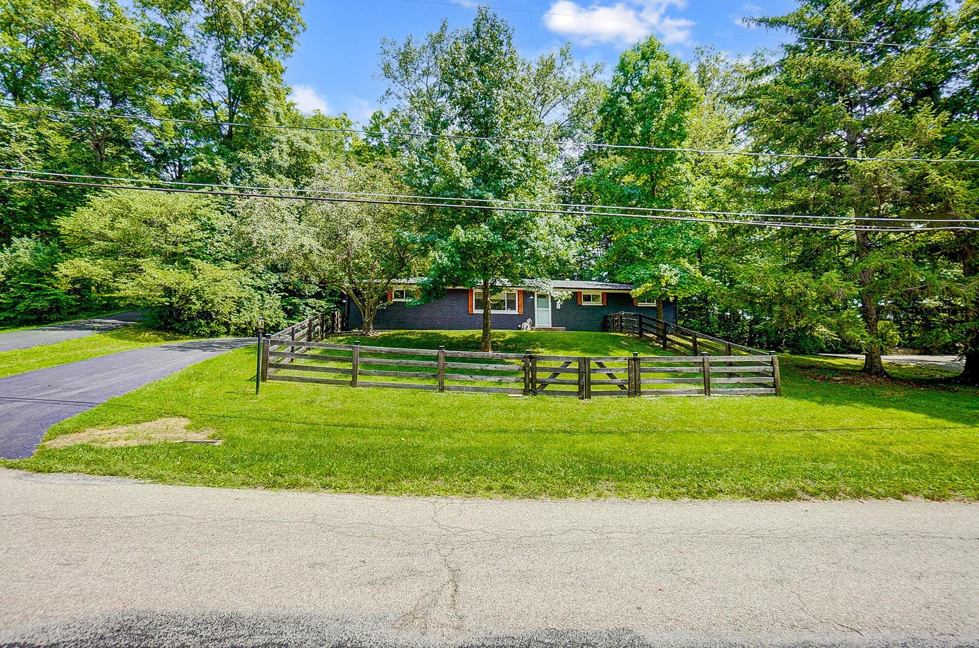 938 White Oak Dr, Springfield, OH 45504