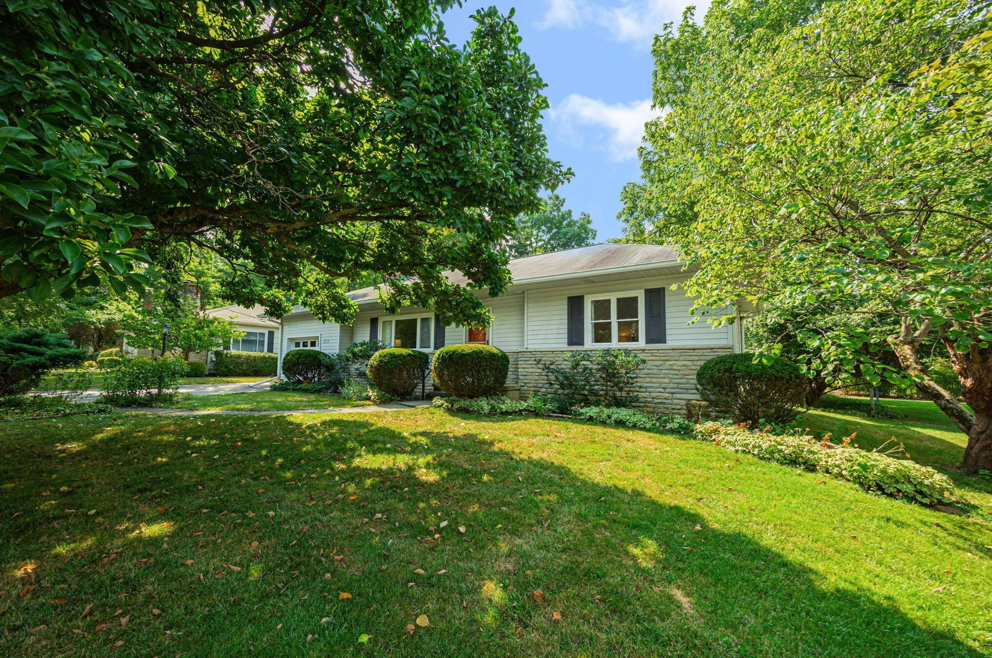 275 W South St, Sharon Township, OH 43085