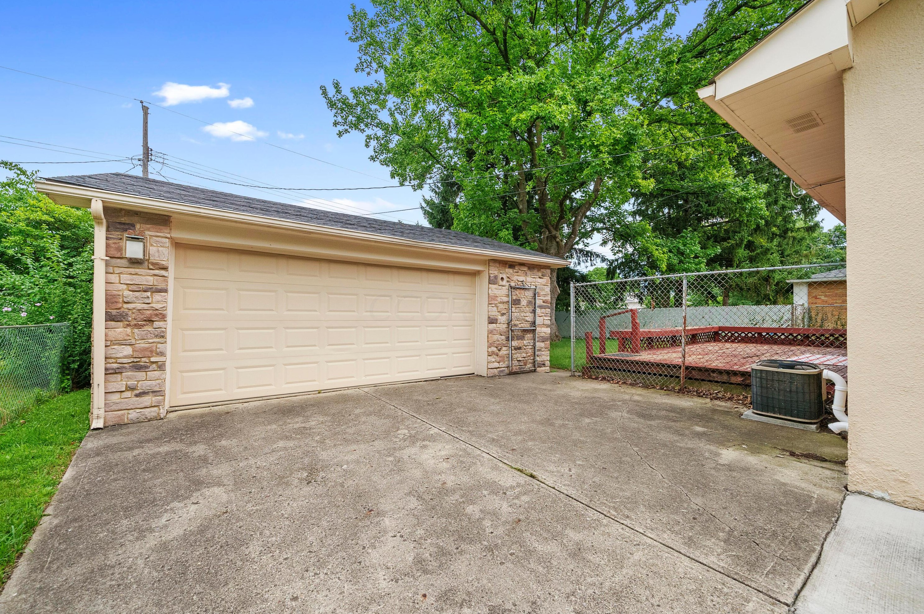 4376 Mound St, Columbus OH  43227-4704 exterior