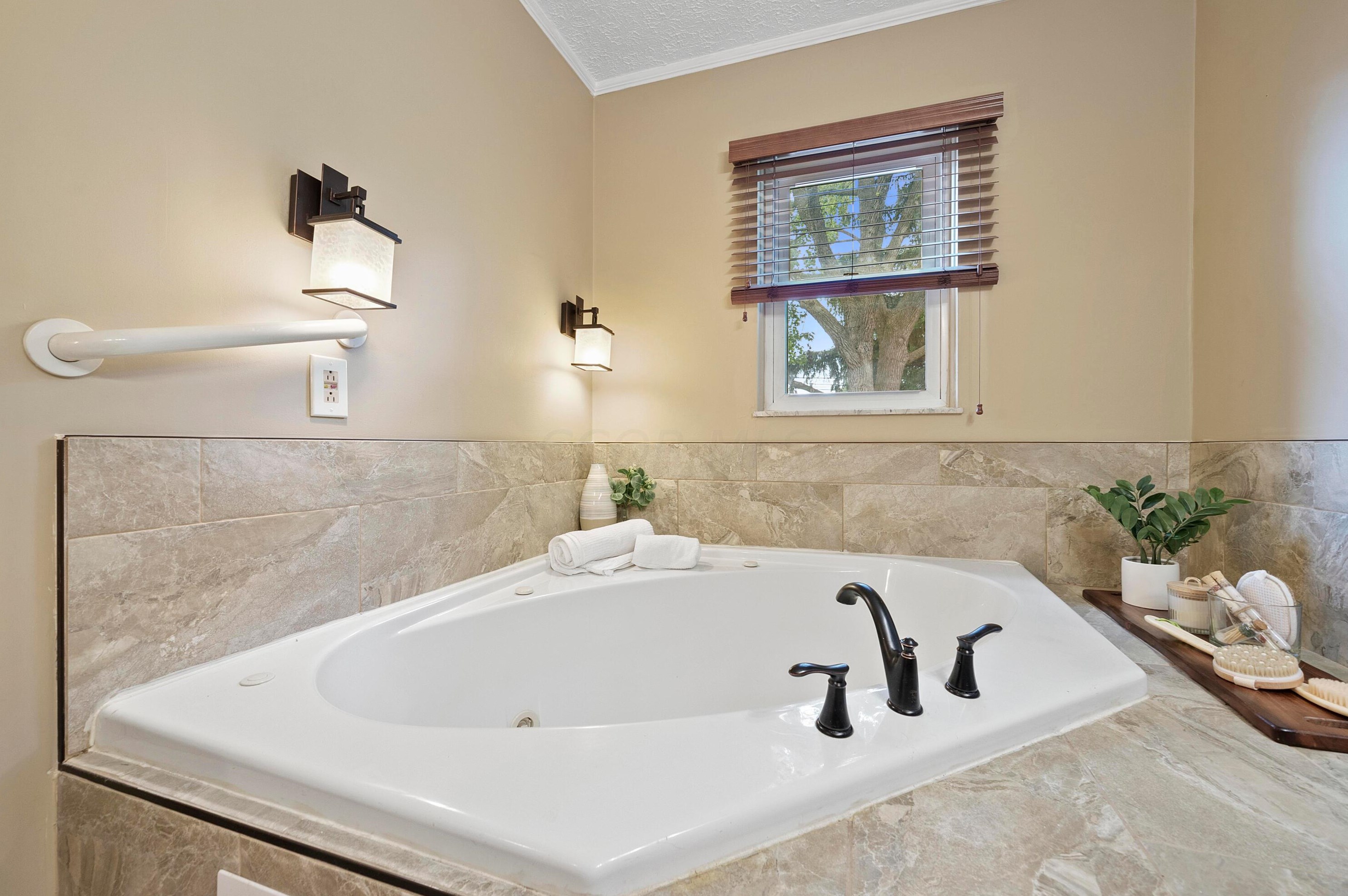 4376 Mound St, Columbus OH  43227-4704 exterior