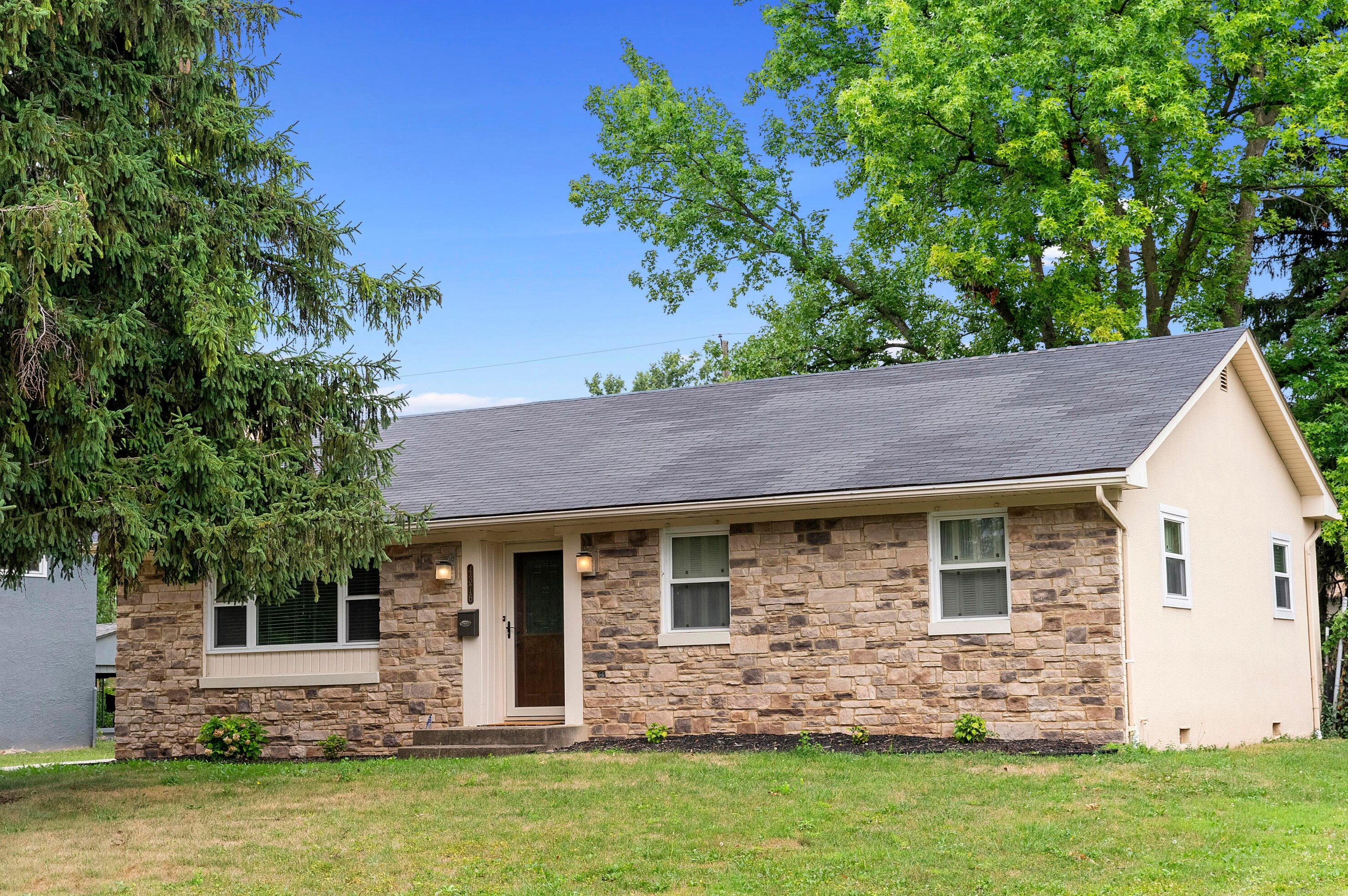 4376 Mound St, Columbus OH  43227-4704 exterior