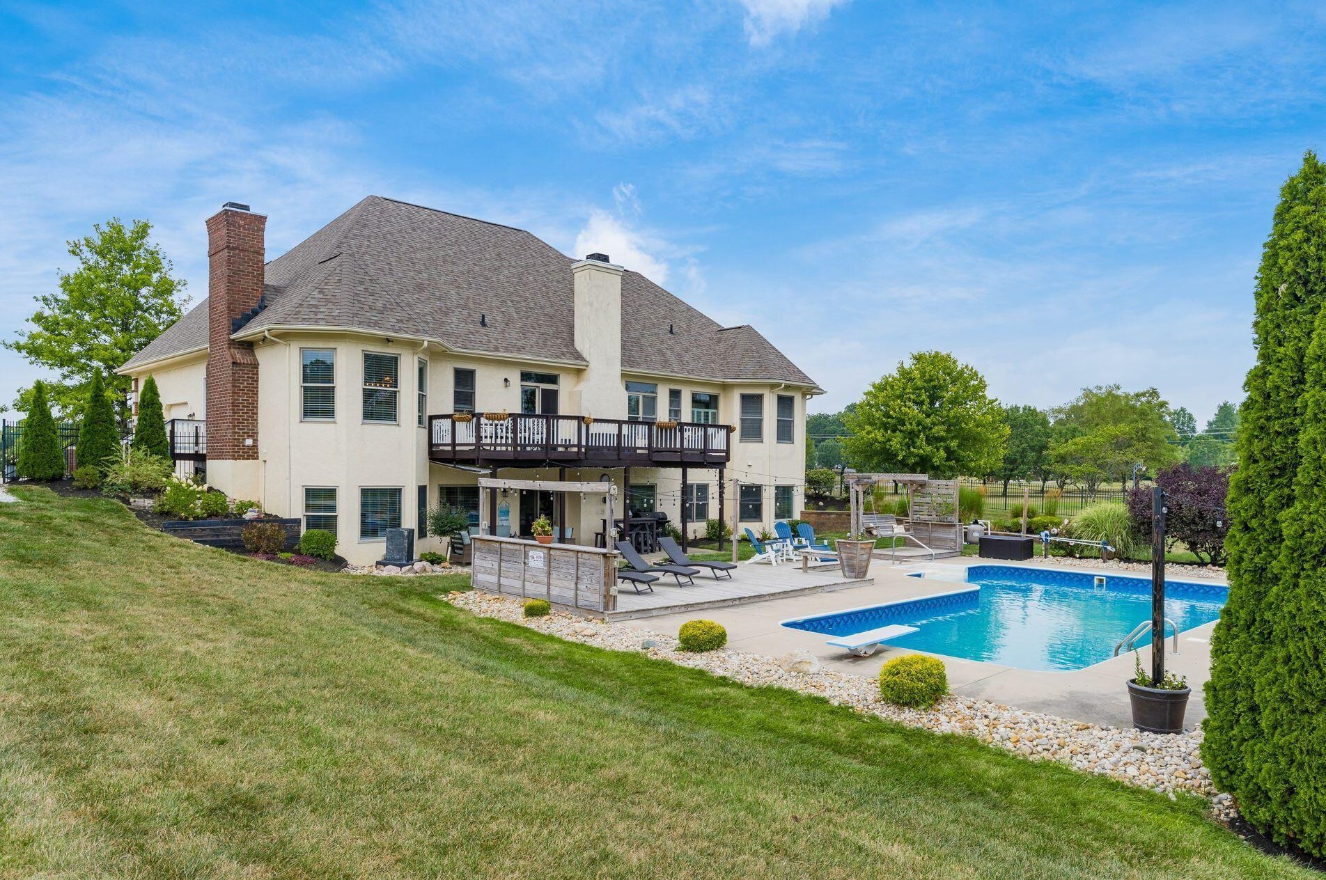 400 Warrenpoint Ln, Pataskala, OH 43062