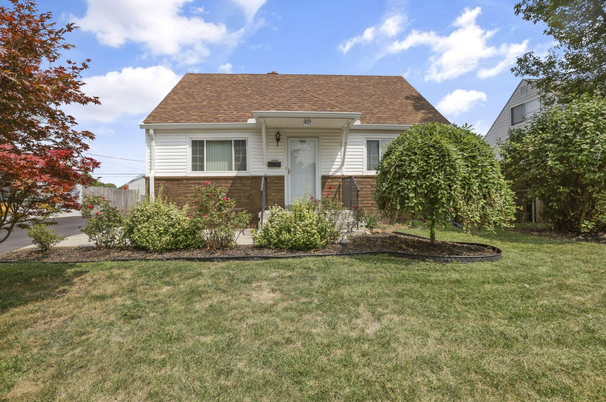 410 Maple Dr, Columbus, OH 43228-1113