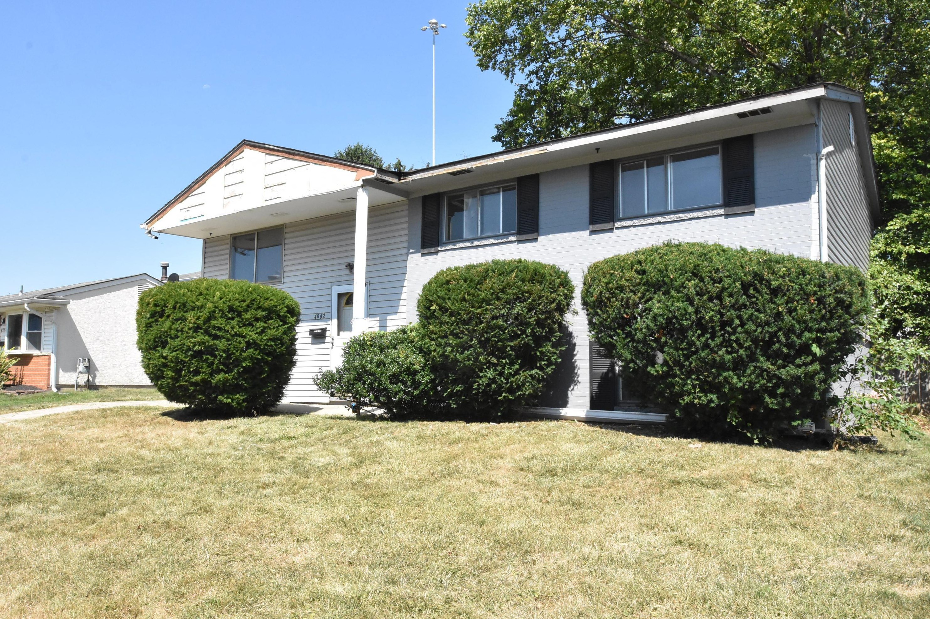 4962 Botsford Dr, Columbus OH  43232-4556 exterior