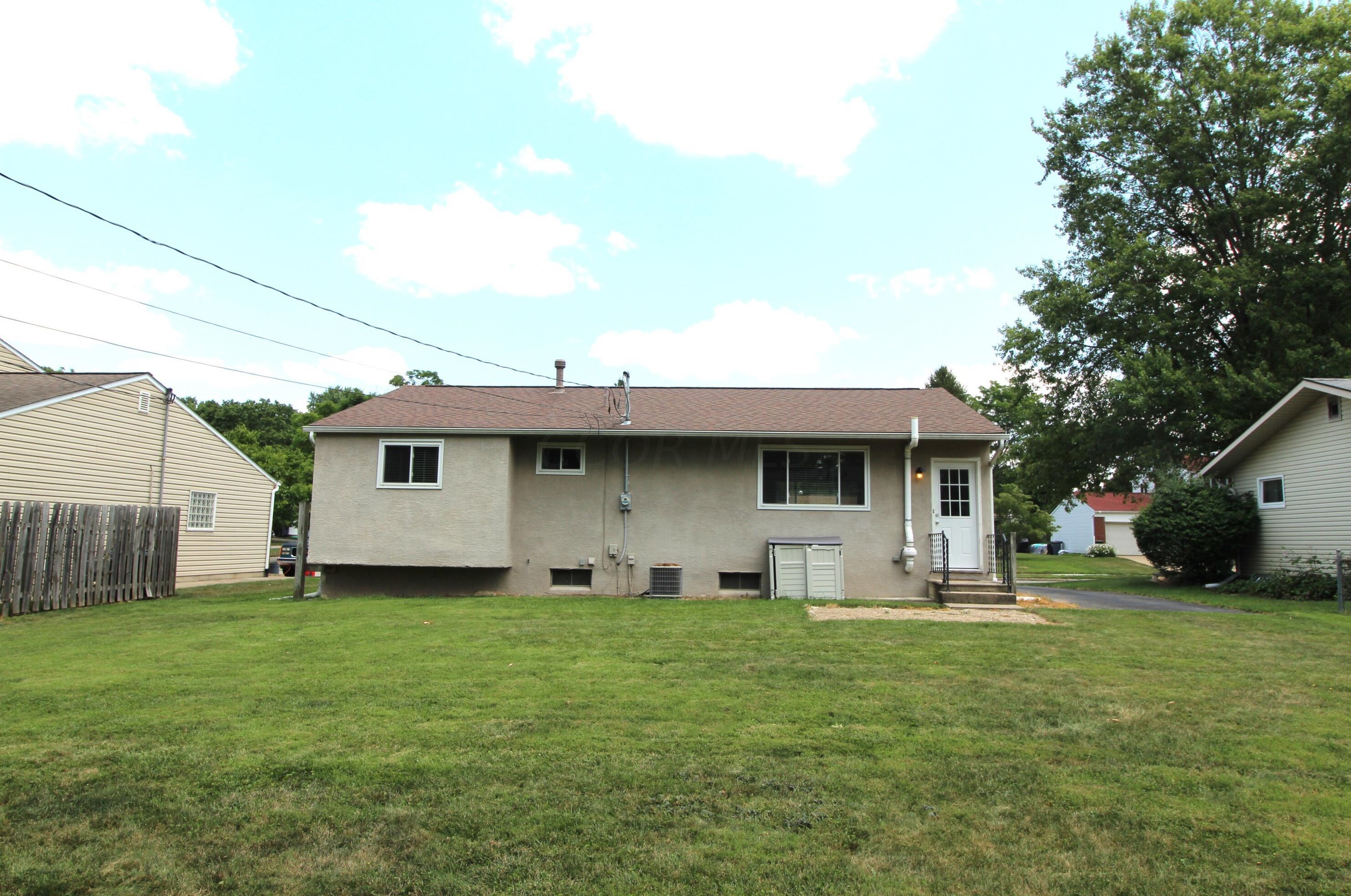 6713 Schreiner St W, Sharon Township, OH 43085