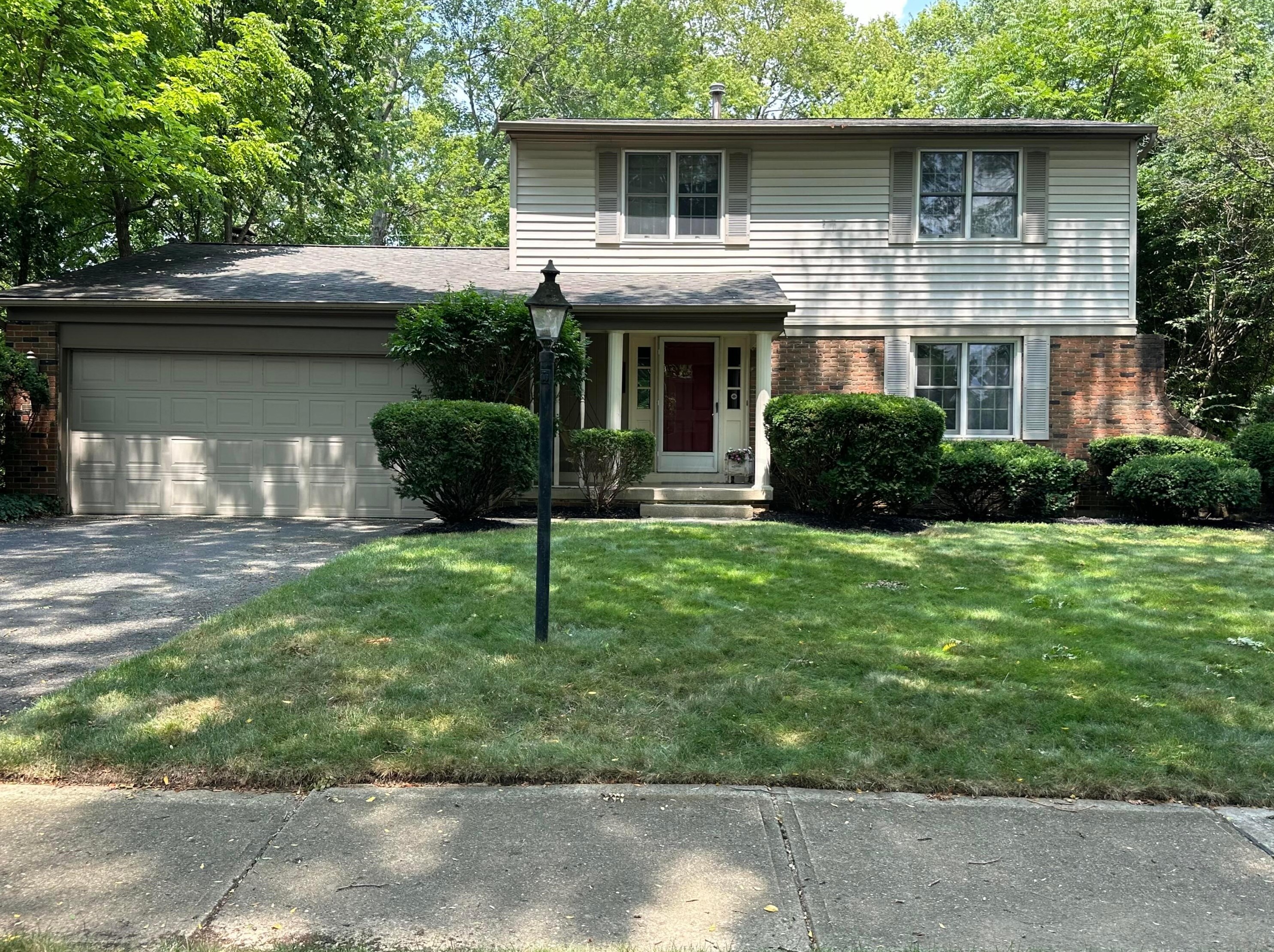 916 Middlebury Dr N, Sharon Township, OH 43085