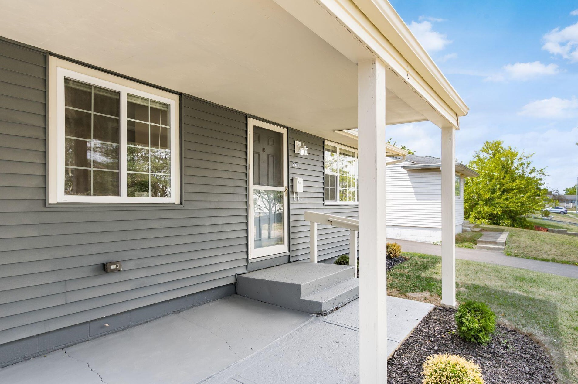 741 Maurine Dr, Columbus, OH 43228-3011