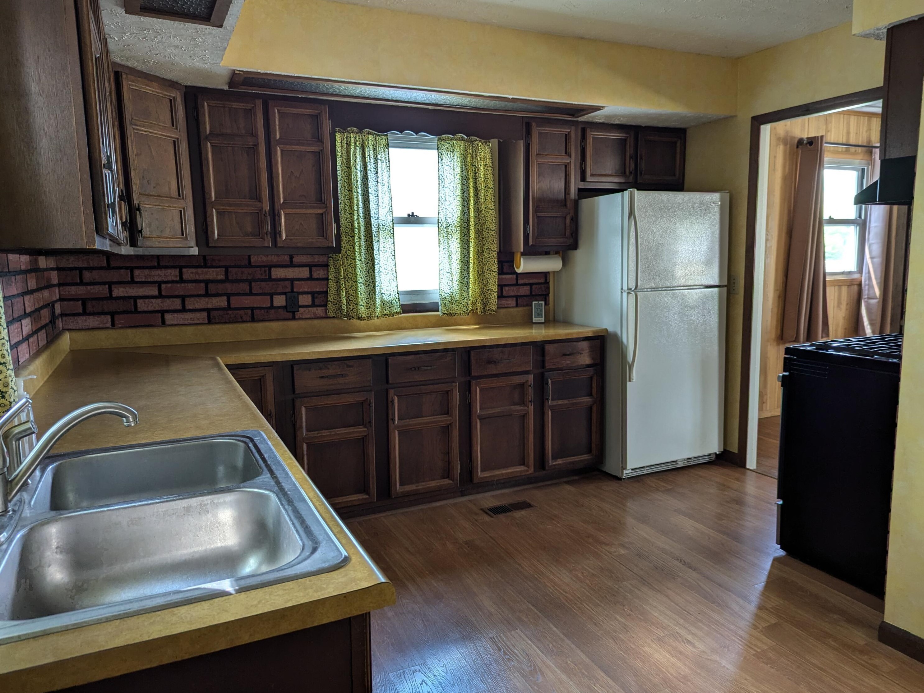 1006 S Burnett Rd, Springfield, OH 45505