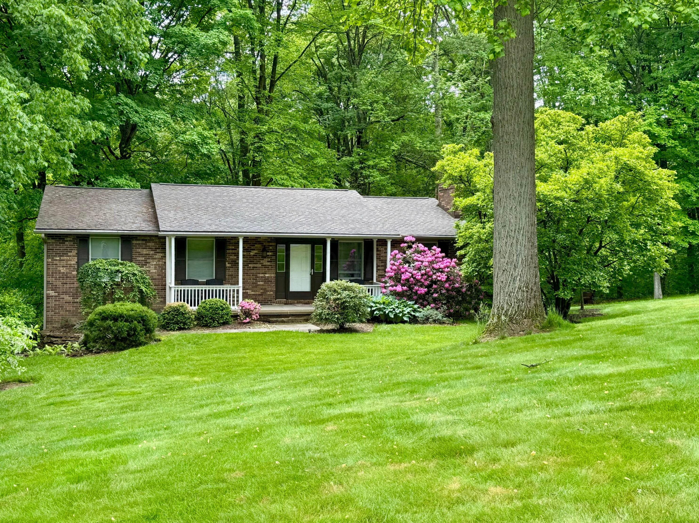 8100 Vicki Ln, Nashport, OH 43830