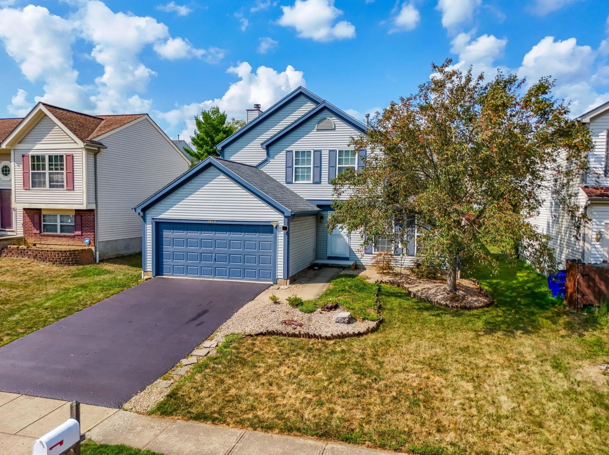 1948 Queens Meadow Ln, Darbydale, OH 43123-1263