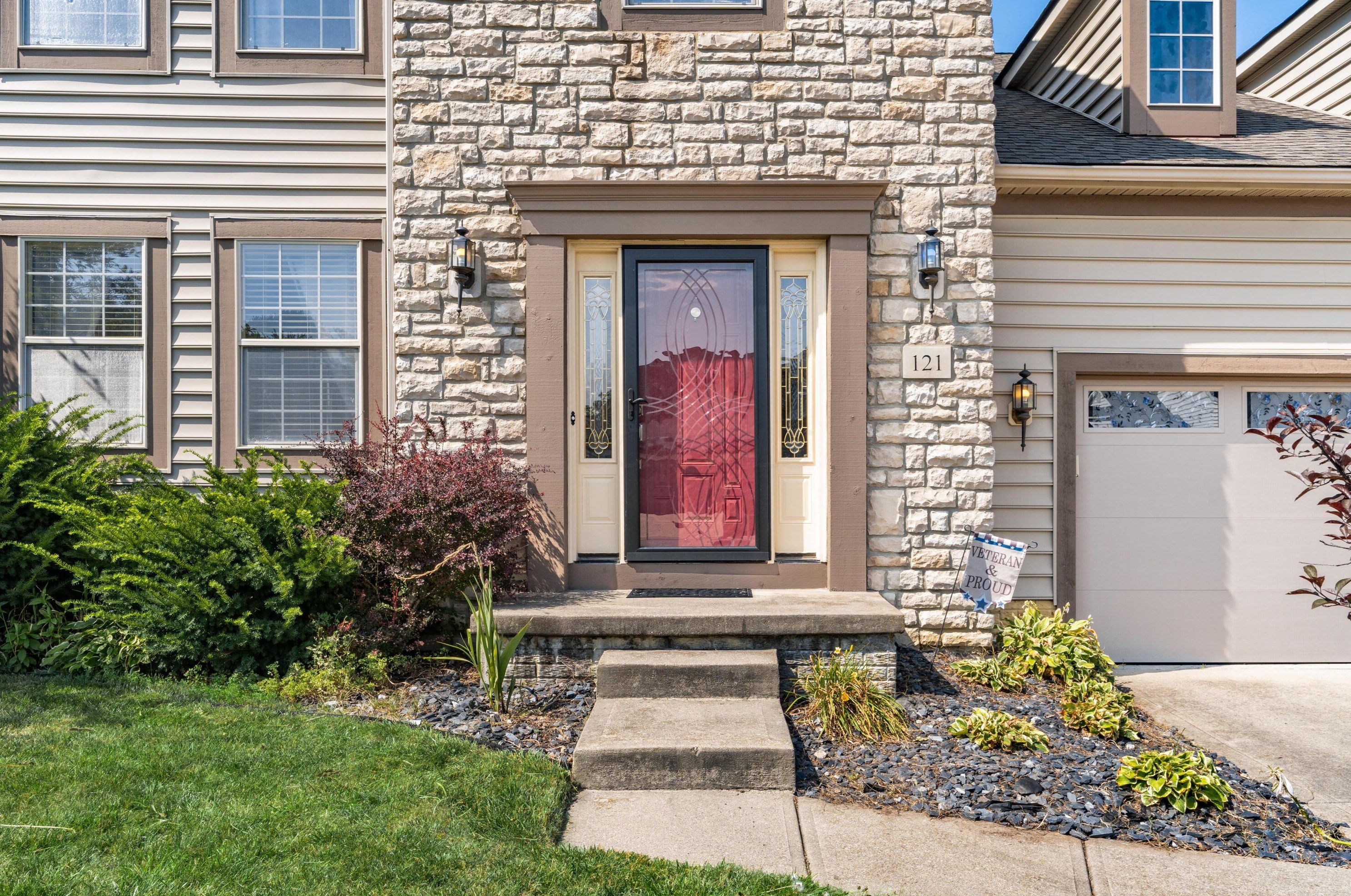 121 Eswine Dr, Pataskala, OH 43062