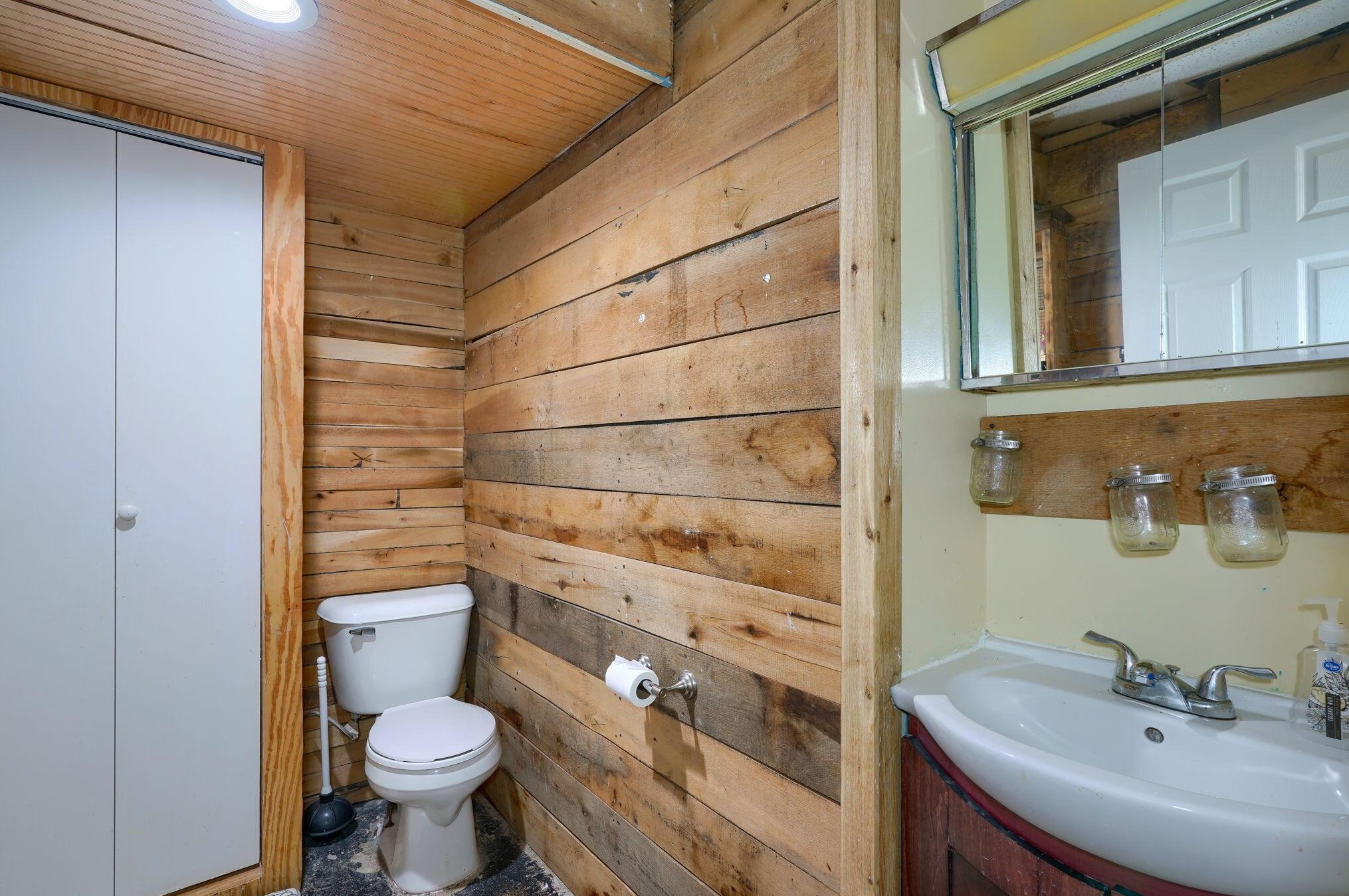 1676 Arcadia Ave, Columbus OH  43207-4408 exterior