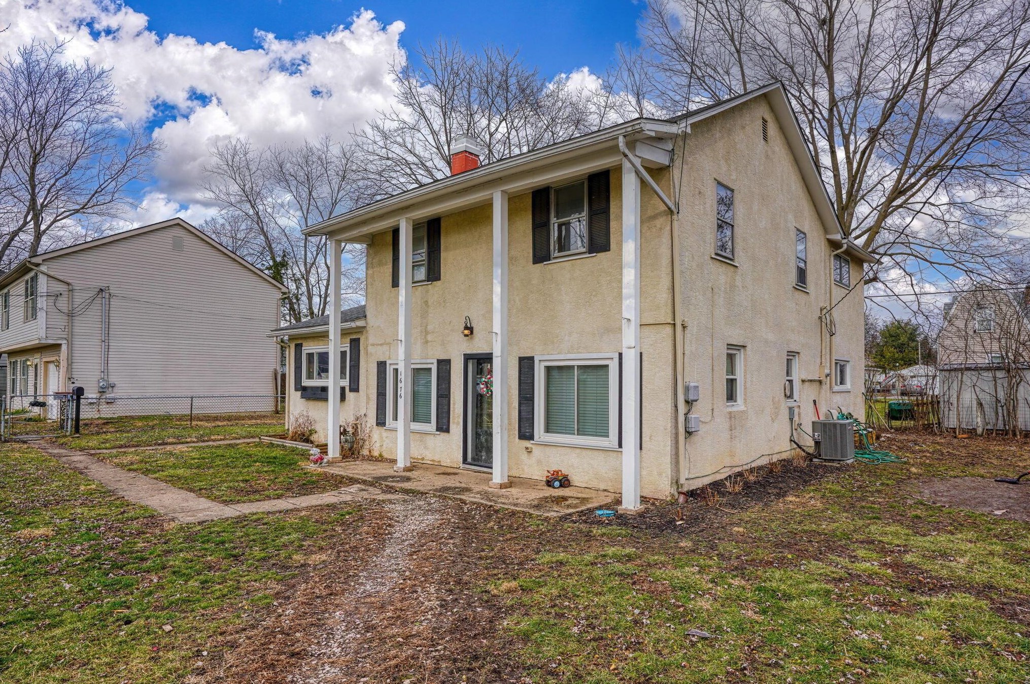 1676 Arcadia Ave, Columbus OH  43207-4408 exterior