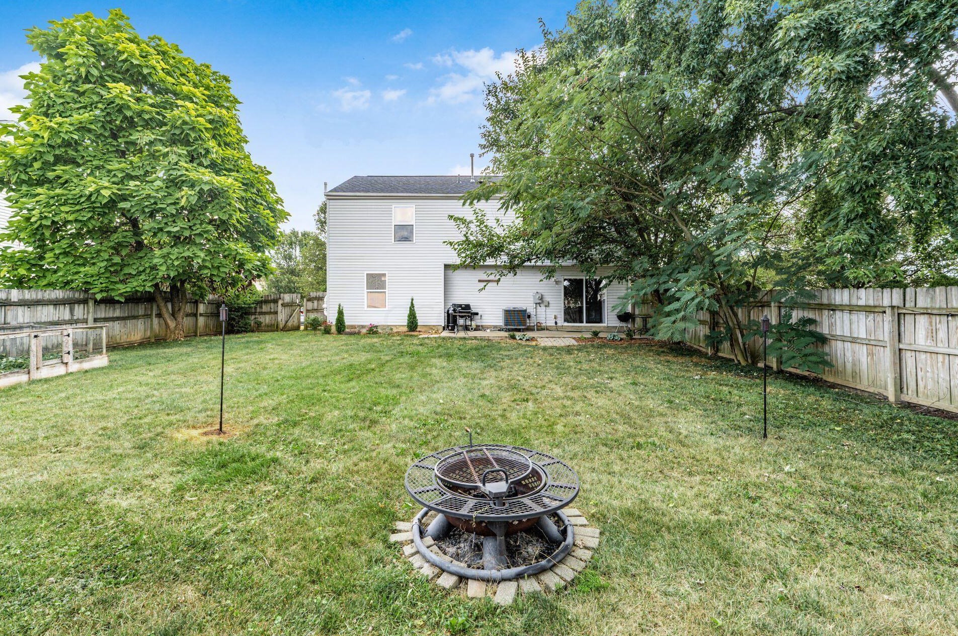 218 Monarch Dr, Pataskala OH  43062-8923 exterior