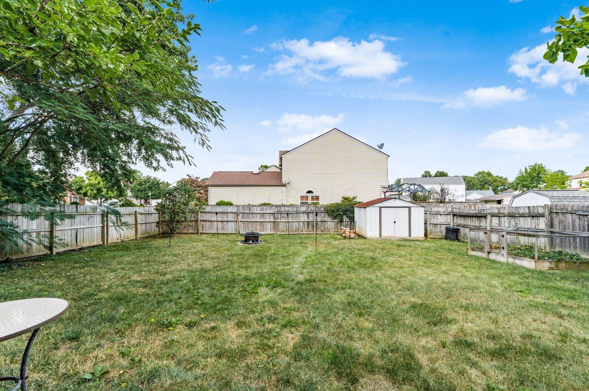 218 Monarch Dr, Pataskala OH  43062-8923 exterior