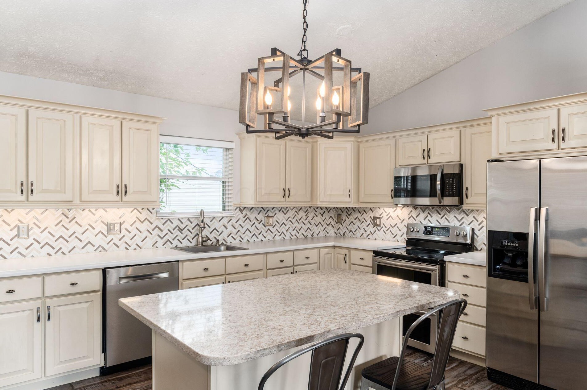 218 Monarch Dr, Pataskala OH  43062-8923 exterior