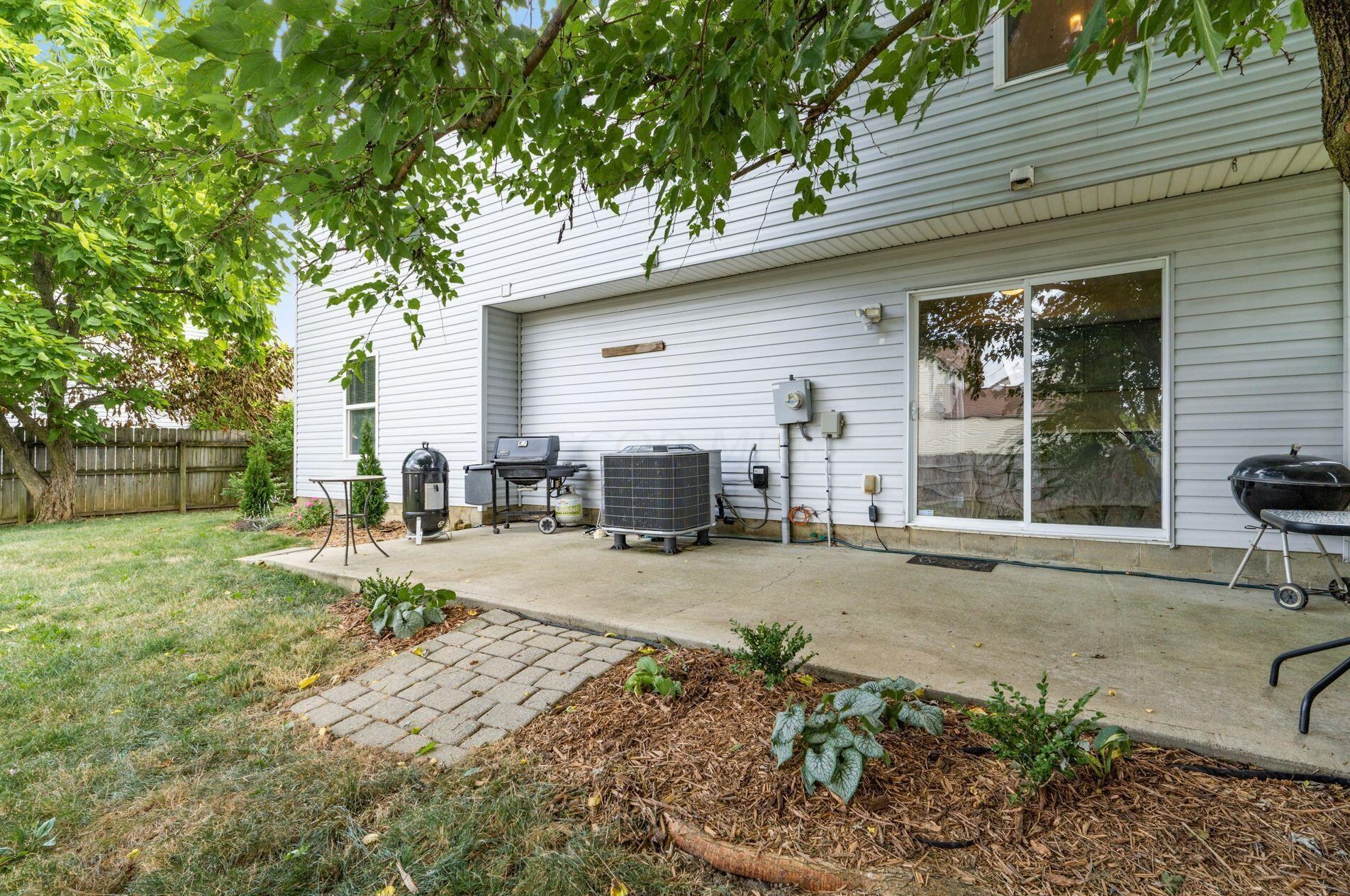 218 Monarch Dr, Pataskala OH  43062-8923 exterior