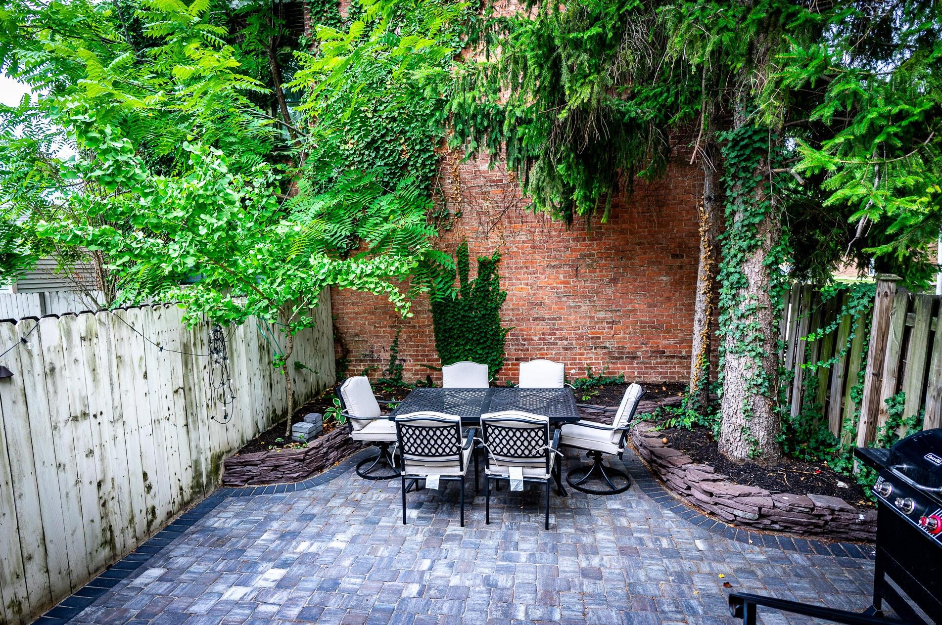 383 Hubbard Ave, Columbus OH 43215-1472 exterior