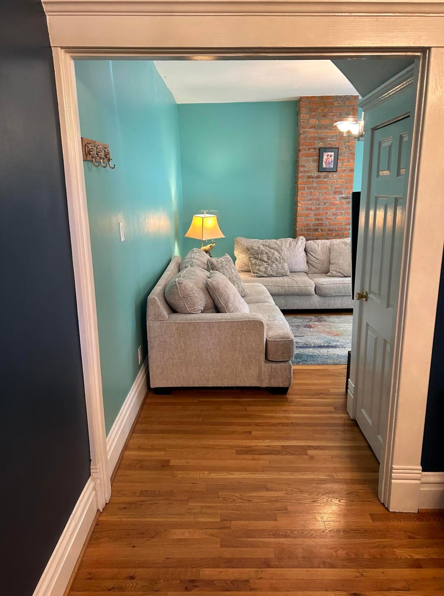 383 Hubbard Ave, Columbus OH 43215-1472 exterior