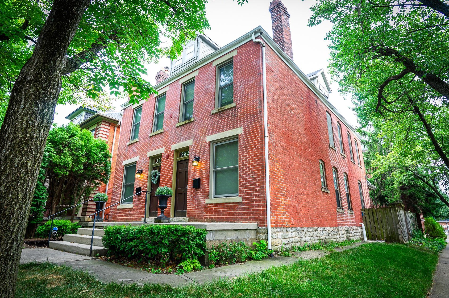 383 Hubbard Ave, Columbus, OH 43215-1383