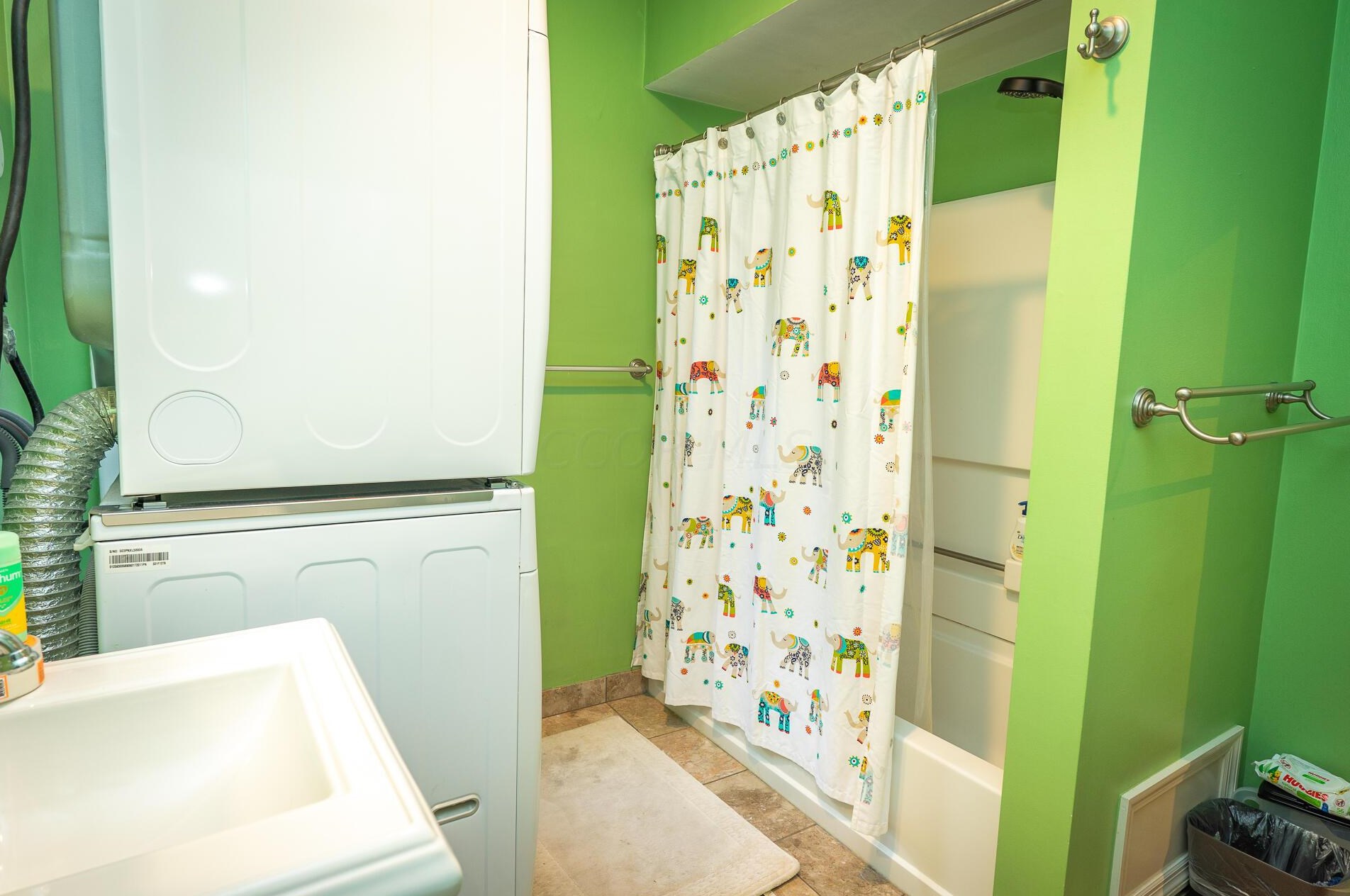 383 Hubbard Ave, Columbus OH 43215-1472 exterior