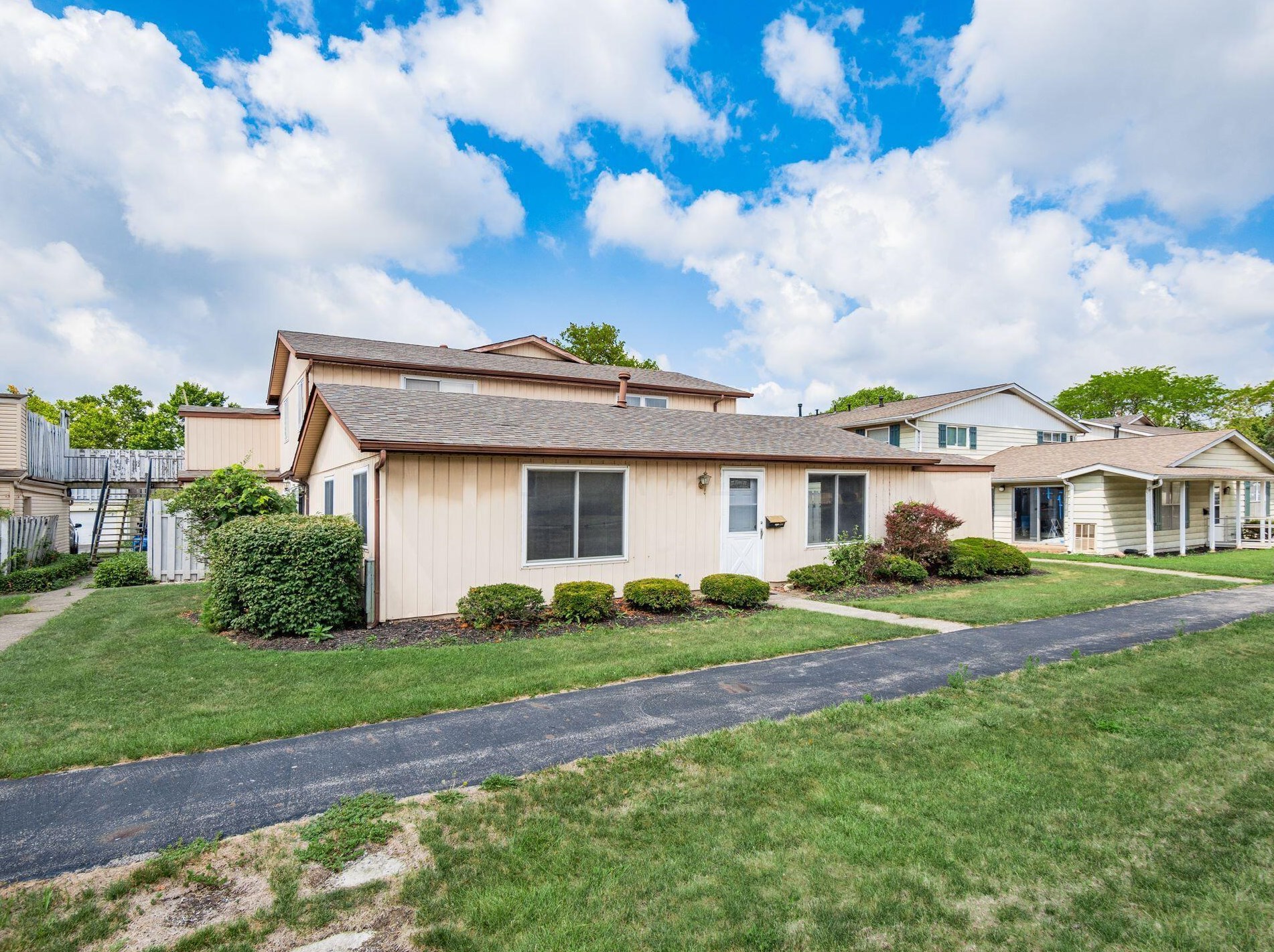 2478 Nassau Dr, Columbus, OH 43232-7213