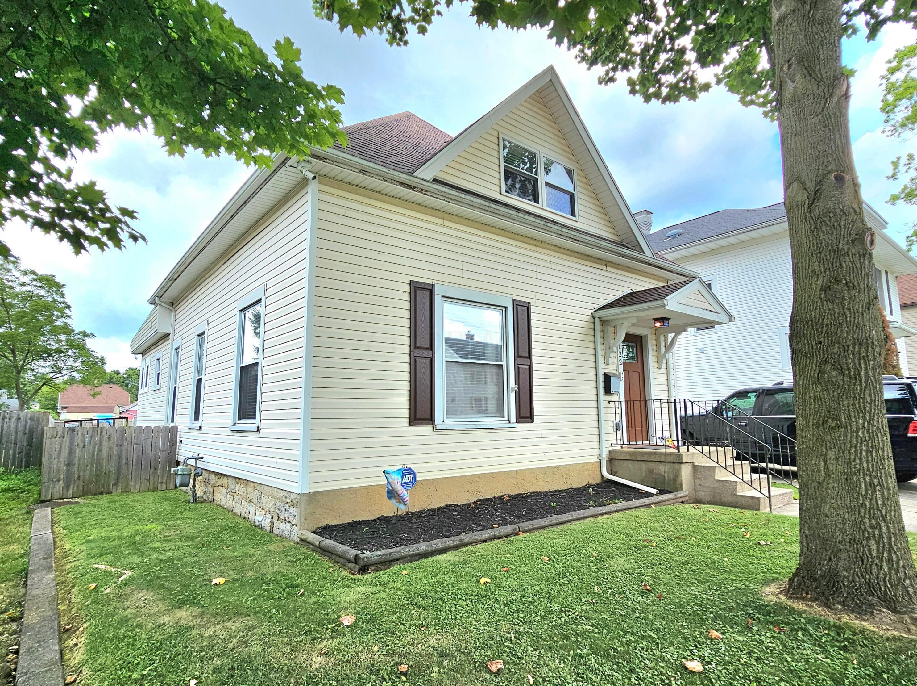 122 E 1st St, Springfield, OH 45504