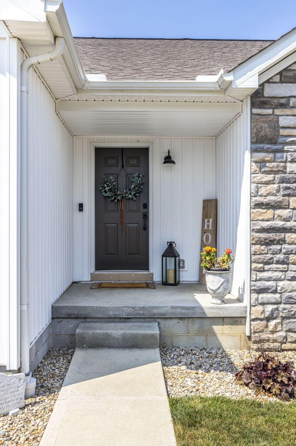 151 Terrier Ct, Pataskala, OH 43062