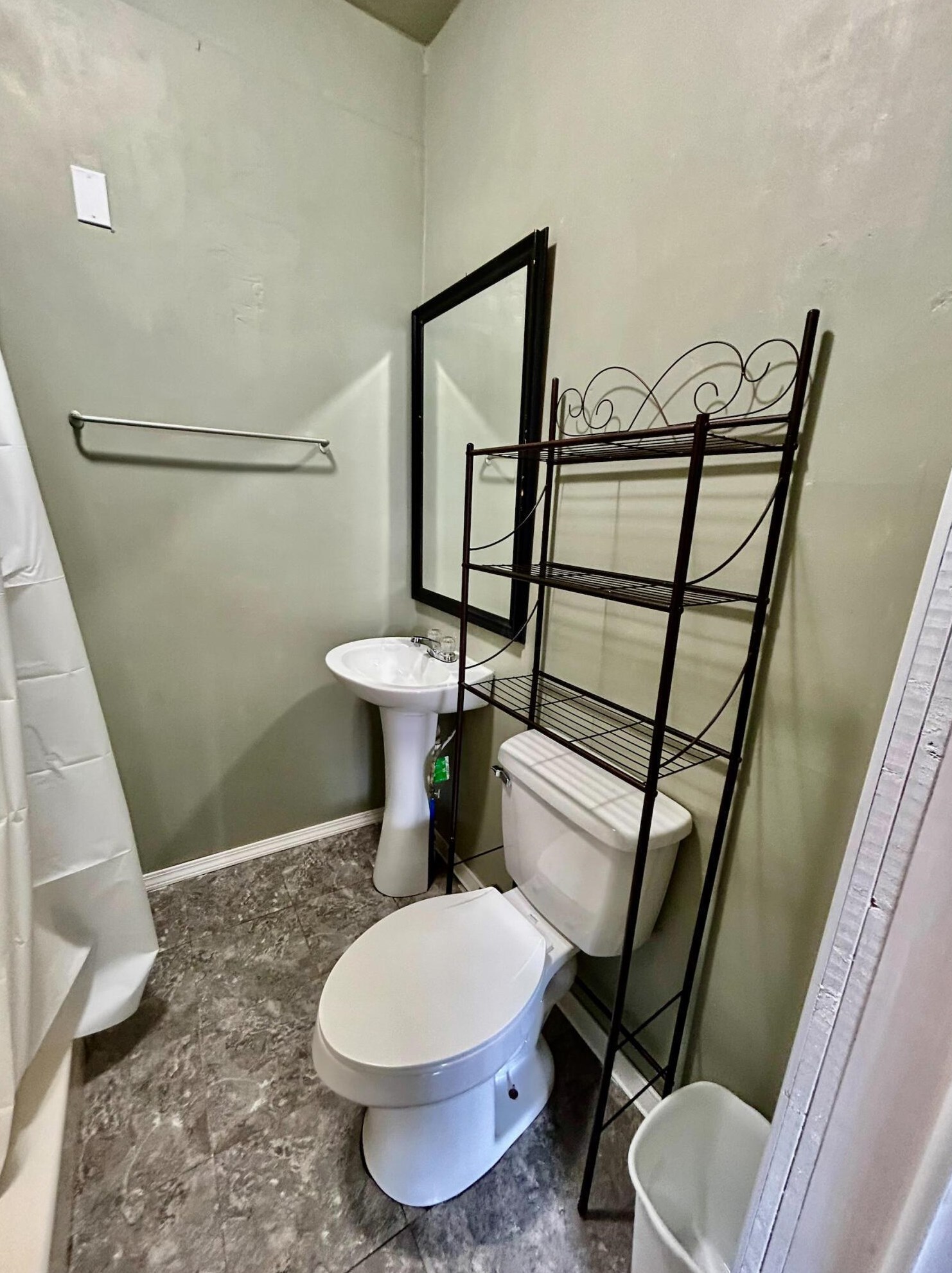 1498 Briarwood Ave, Columbus OH 43211-1407 exterior