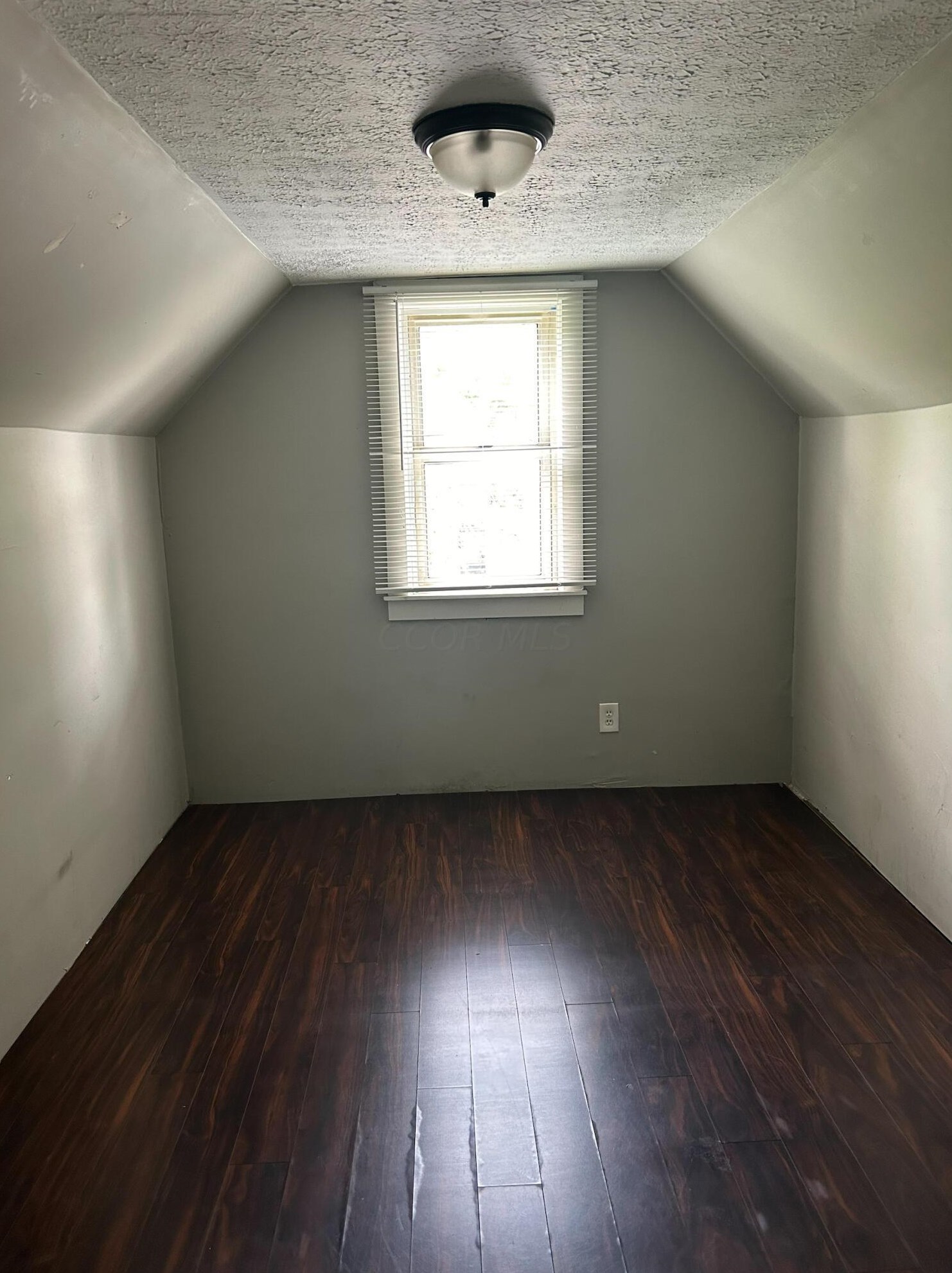 1498 Briarwood Ave, Columbus OH 43211-1407 exterior