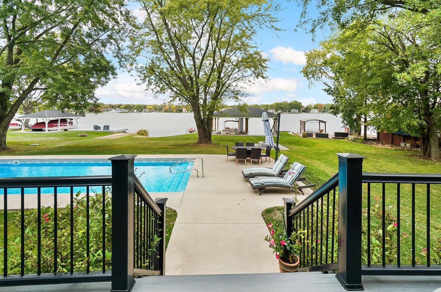 1726 E Choctaw Dr, London, OH 43140