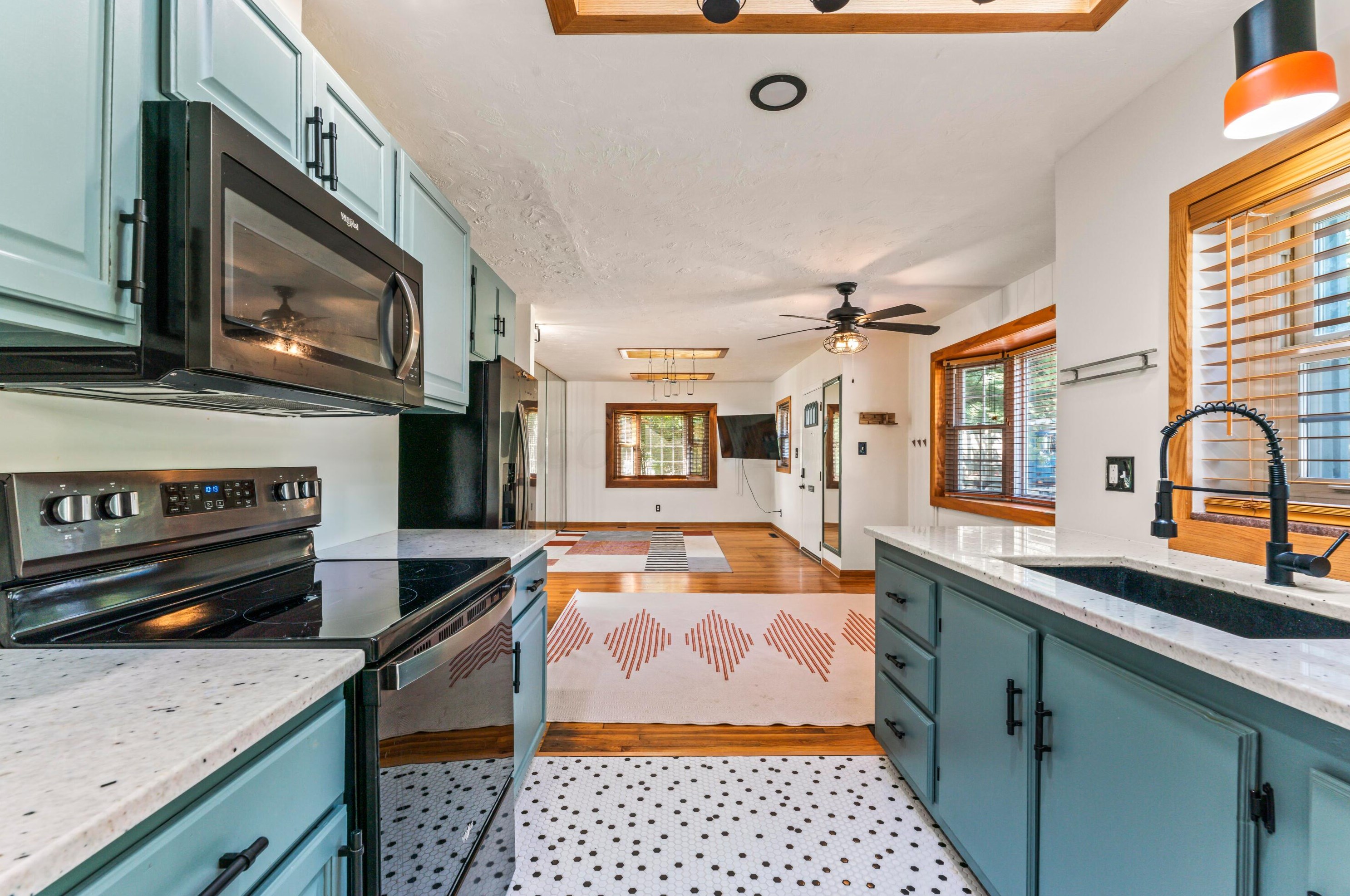 384 Kanawha Ave, Columbus OH  43214-1212 exterior