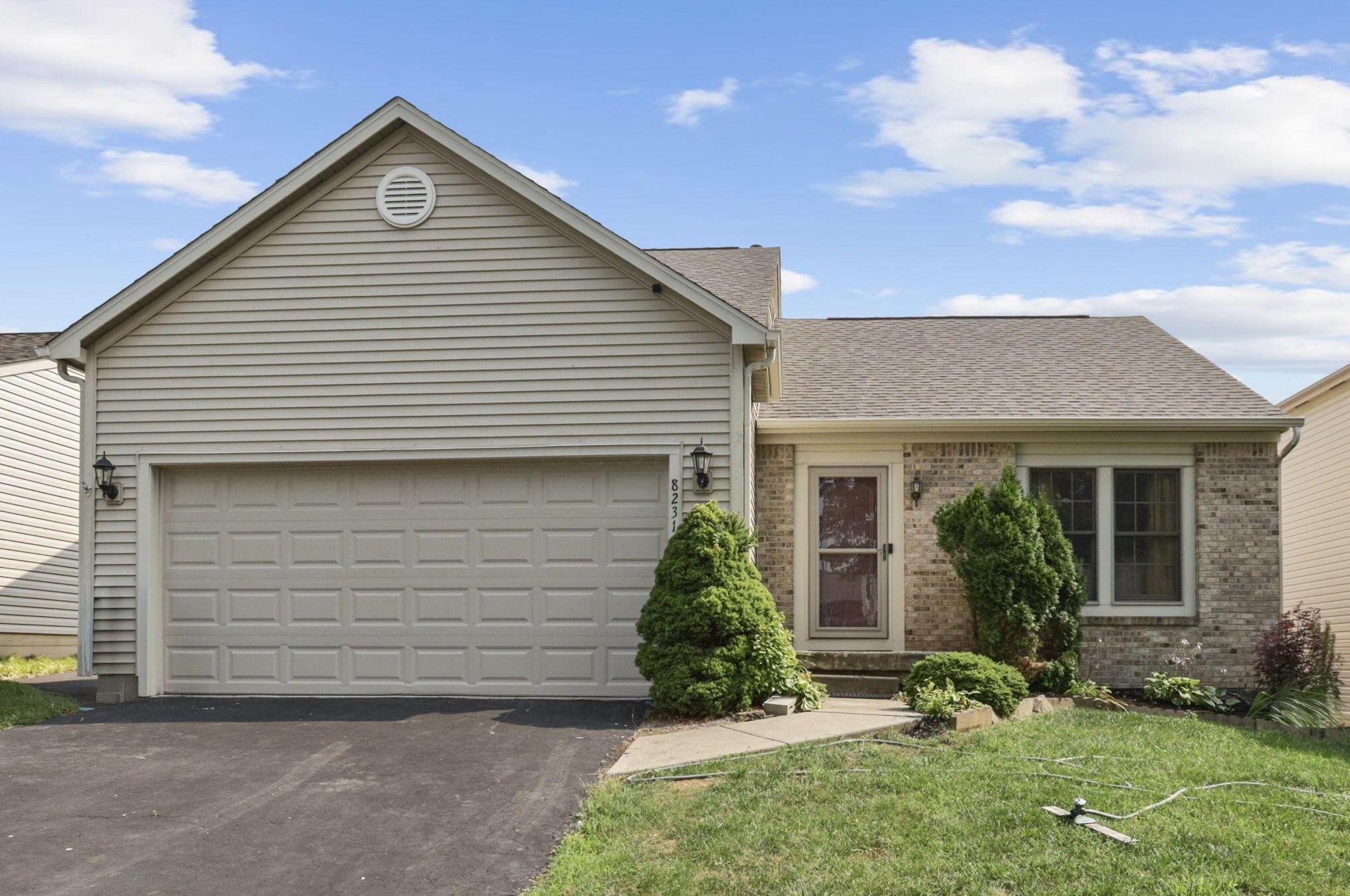 8231 Sea Star Dr, Blacklick, OH 43004