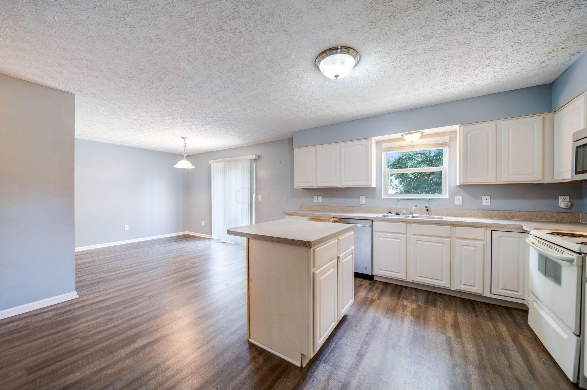 7955 Chapel Stone Rd, Blacklick OH  43004-6013 exterior