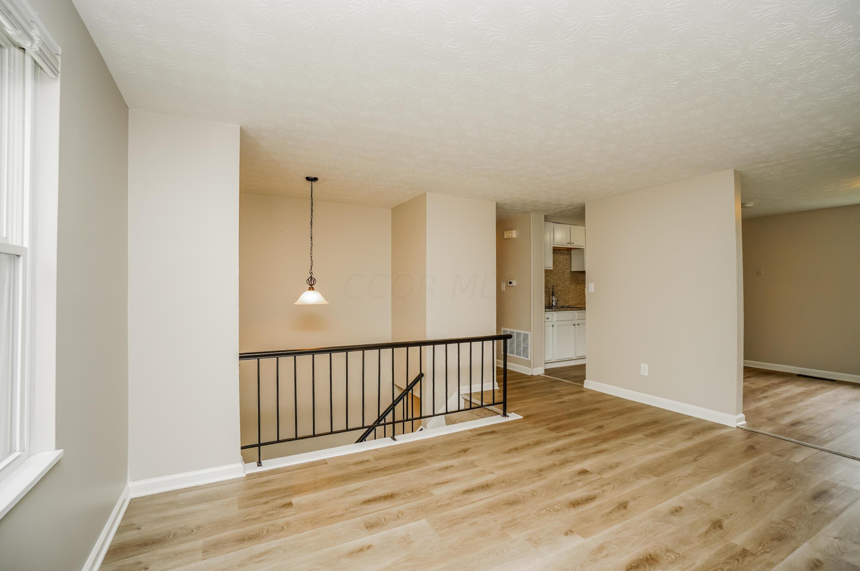 3015 Fleet Rd, Columbus OH  43232-5201 exterior