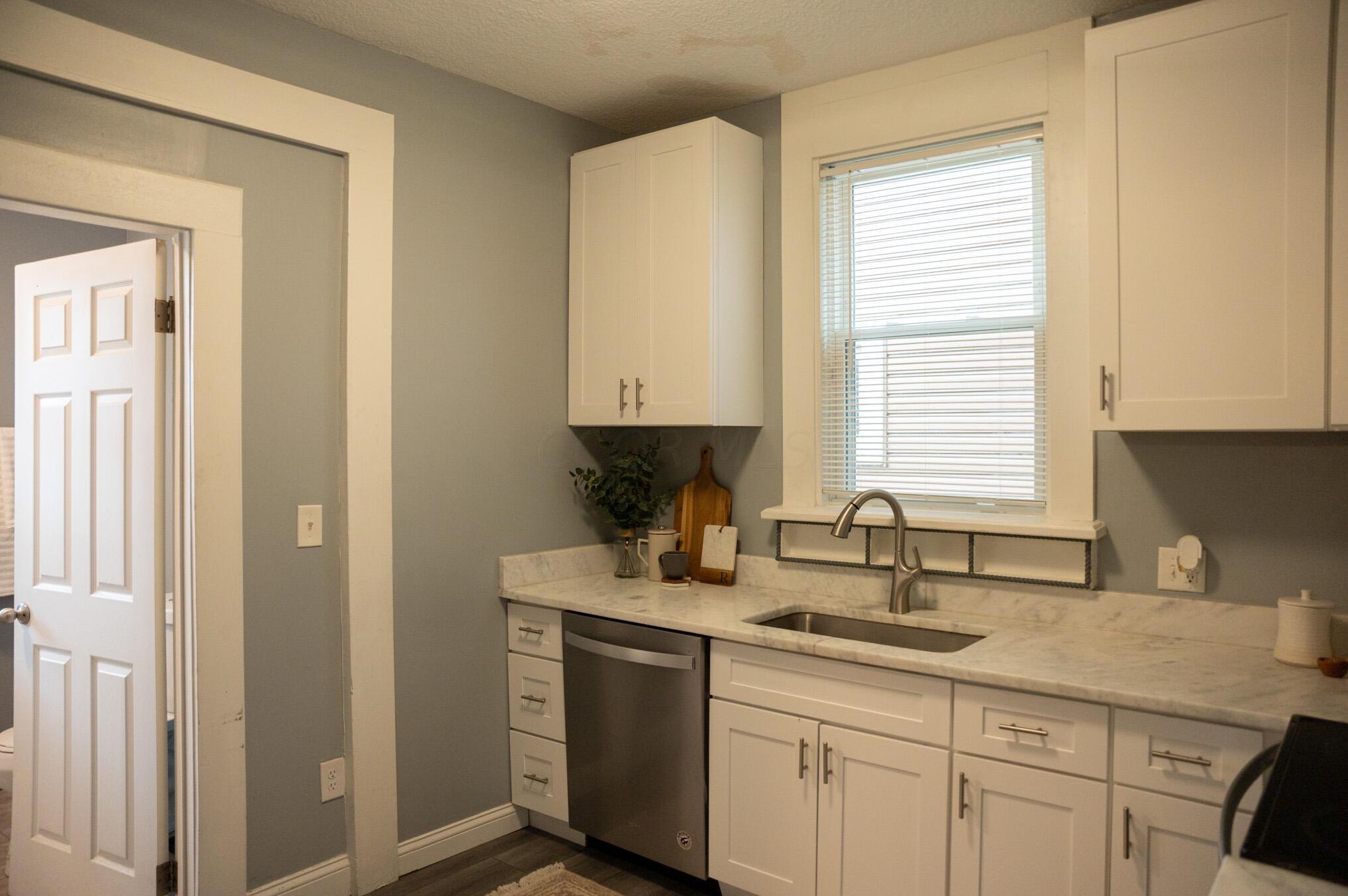 947 Champion Ave, Columbus OH 43206-1565 exterior