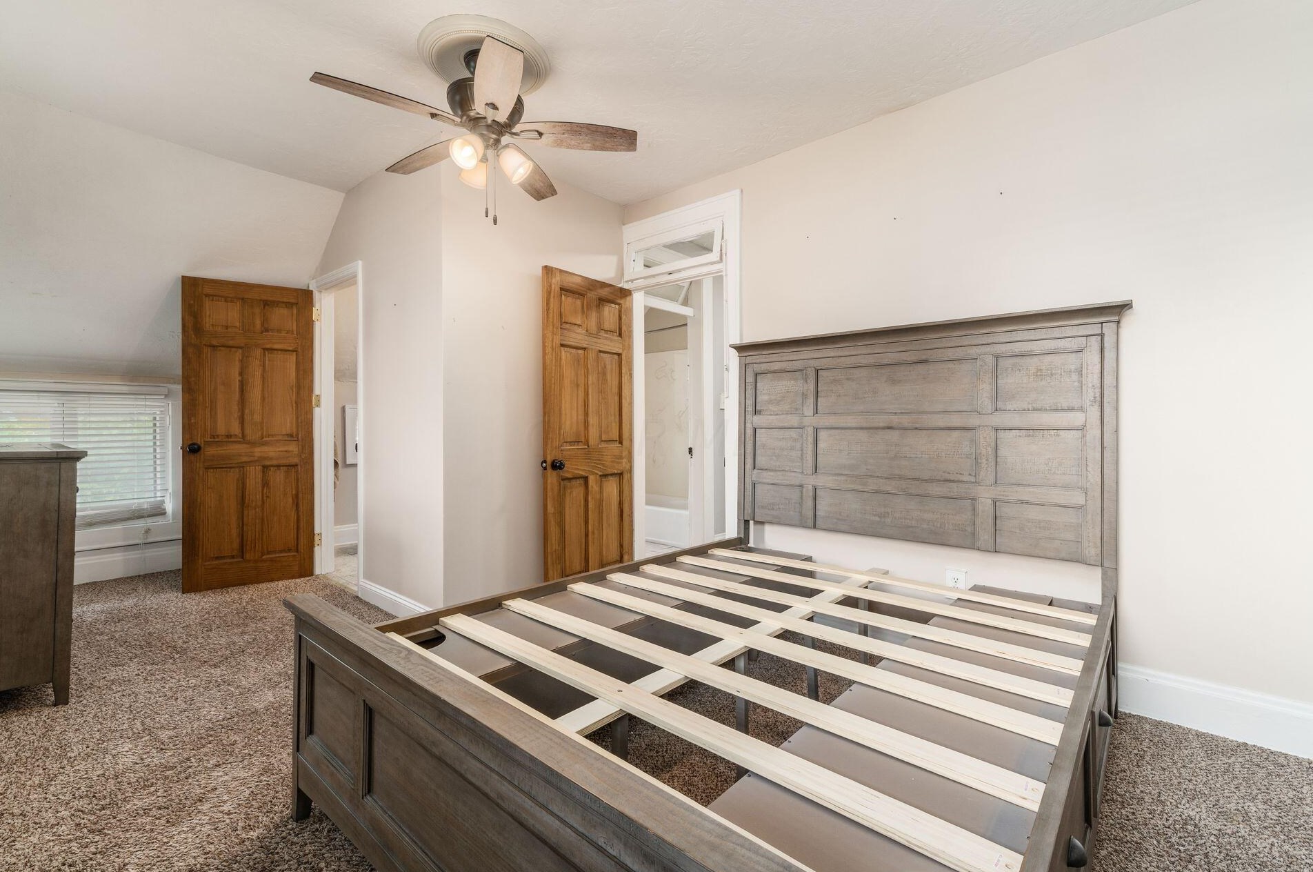 2339 Smt St, Columbus OH 43202-3111 exterior