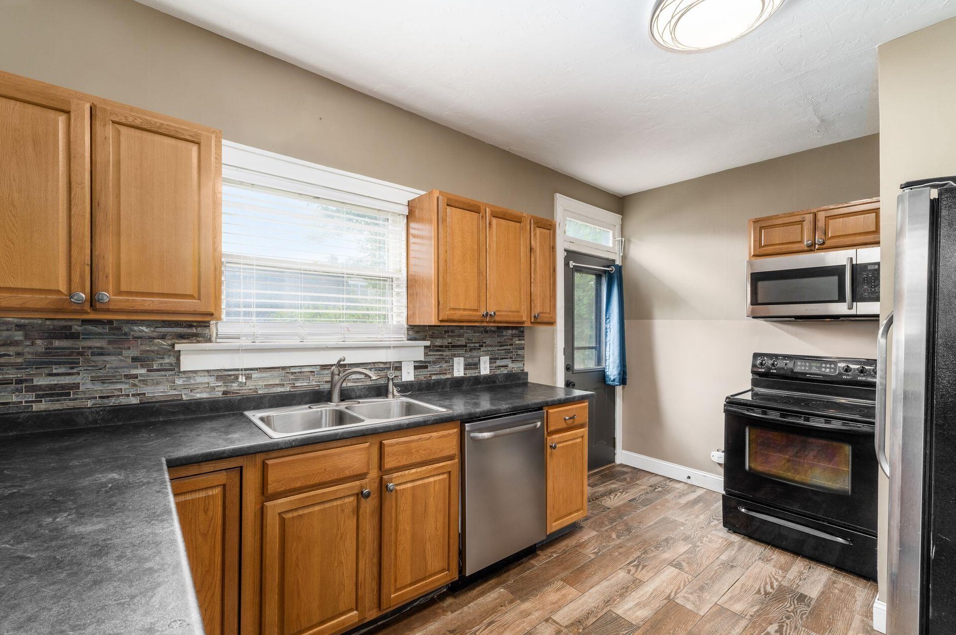 2339 Smt St, Columbus OH 43202-3111 exterior