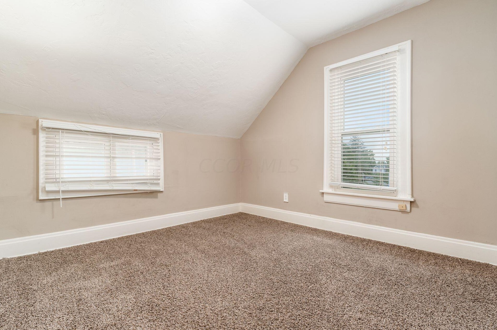 2339 Smt St, Columbus OH 43202-3111 exterior