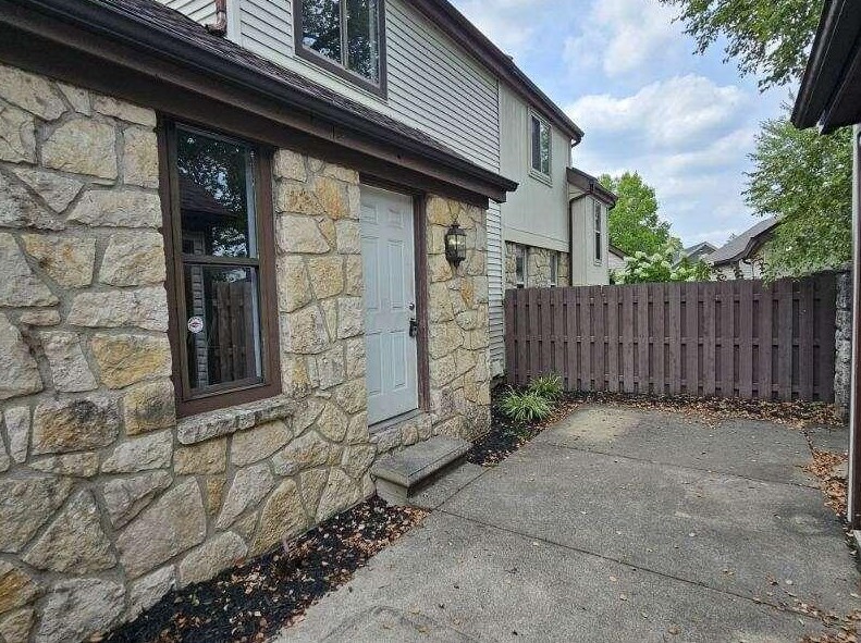 133 Helmbright Dr, Columbus, OH 43230-3233