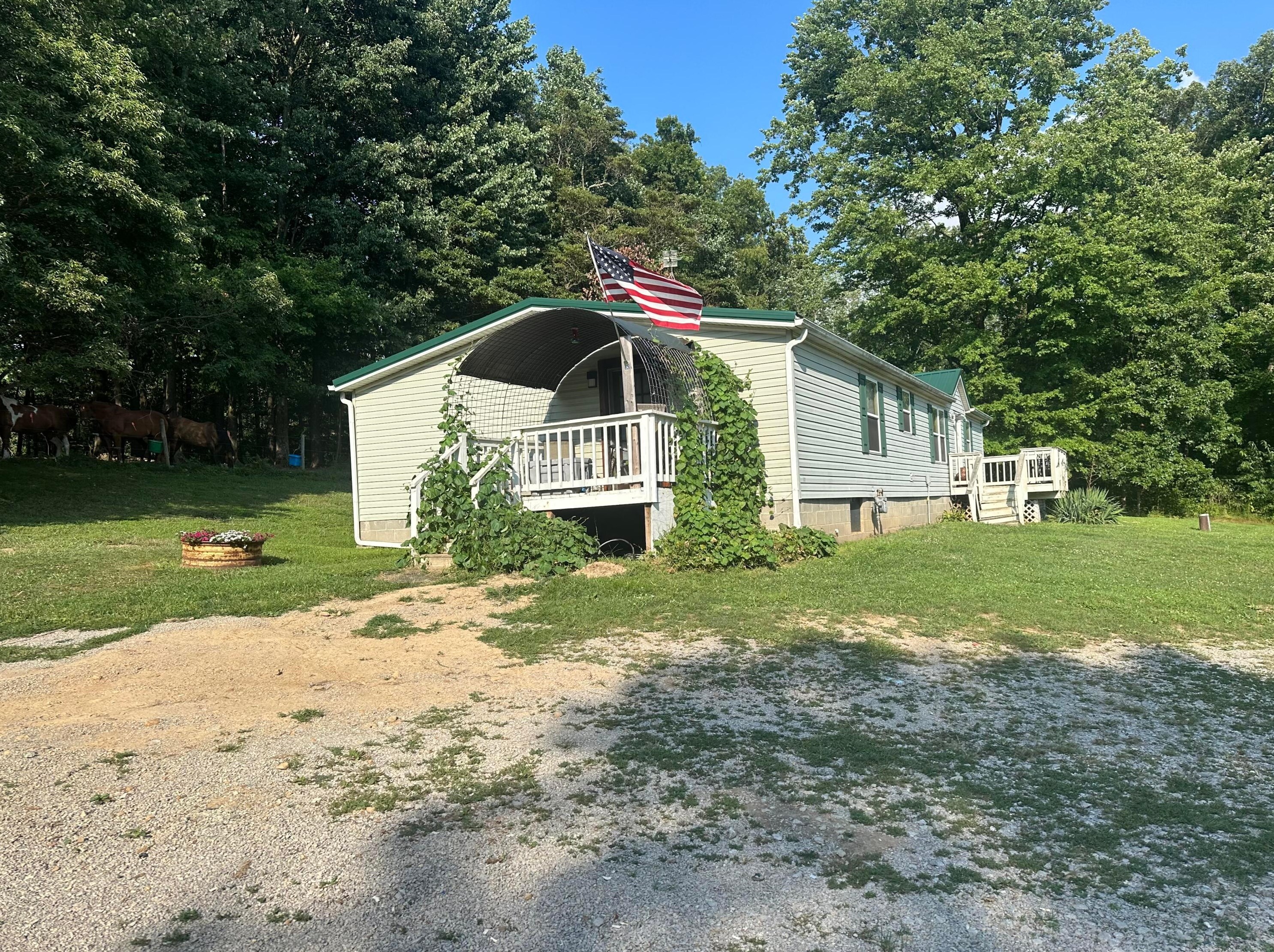 17176 Mcdonald Rd, Frazeysburg, OH 43822