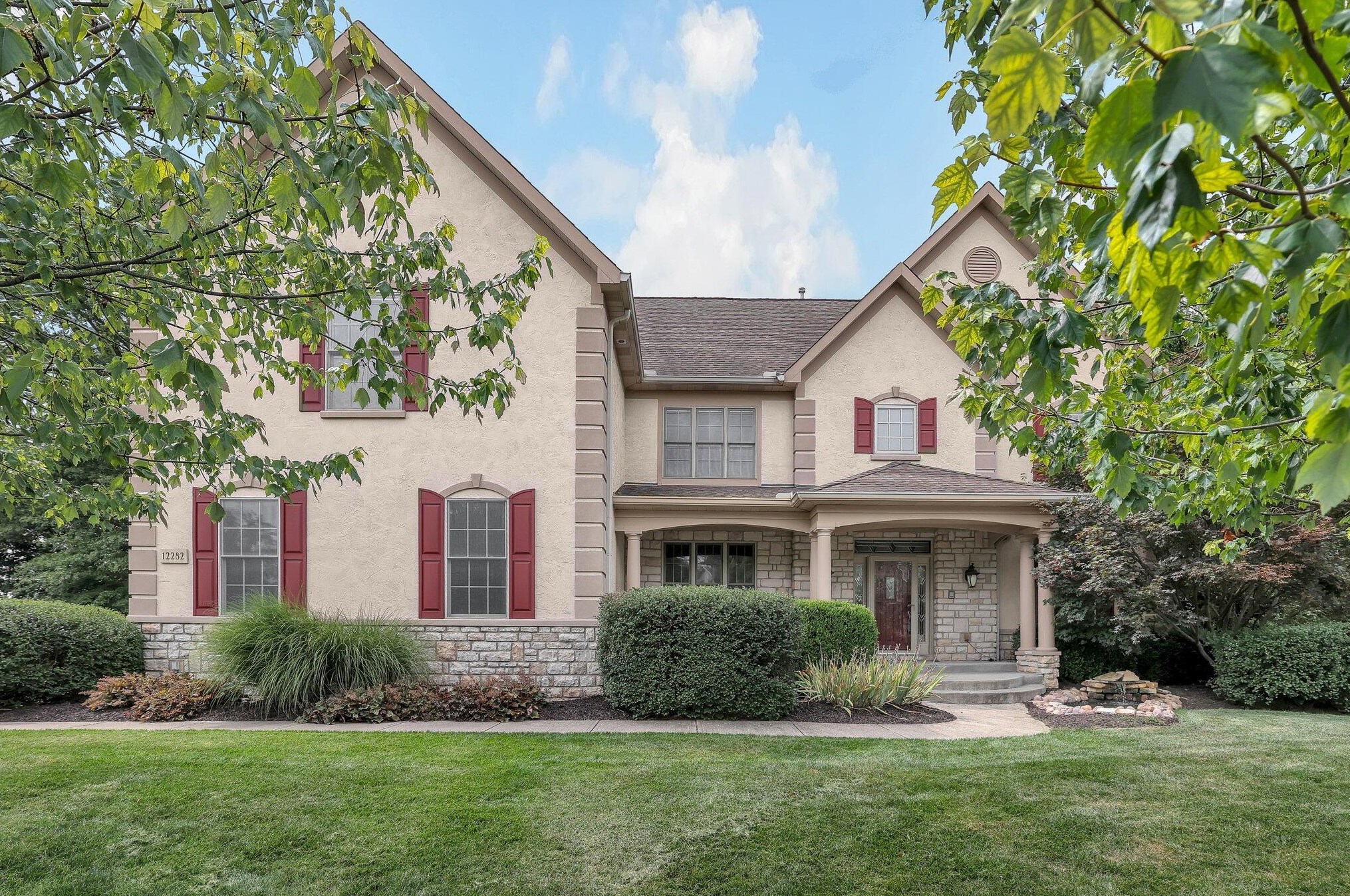 12282 Brook Forest Cir, Pickerington, OH 43147
