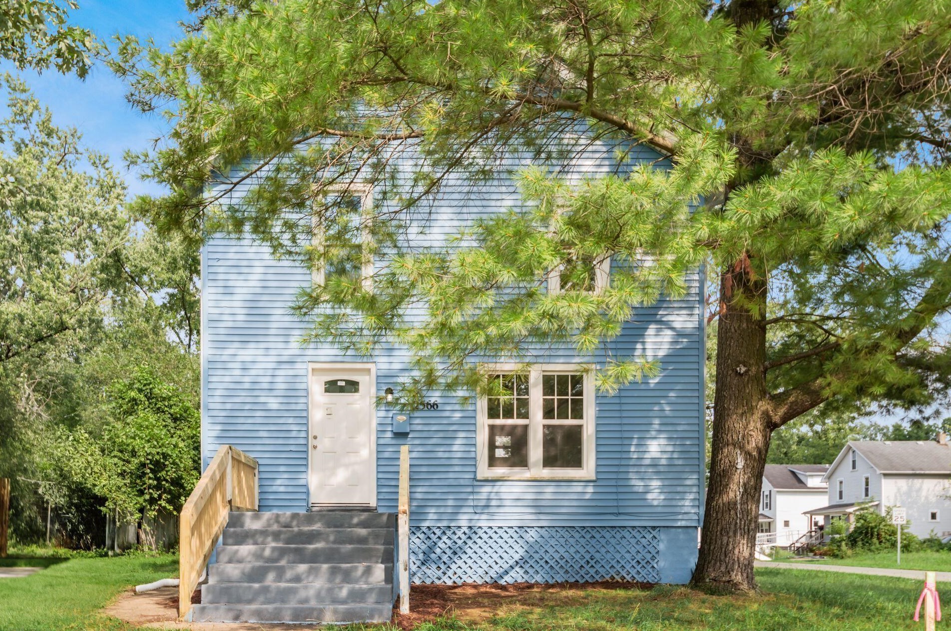 2566 Parkwood Ave, Columbus, OH 43211-1767