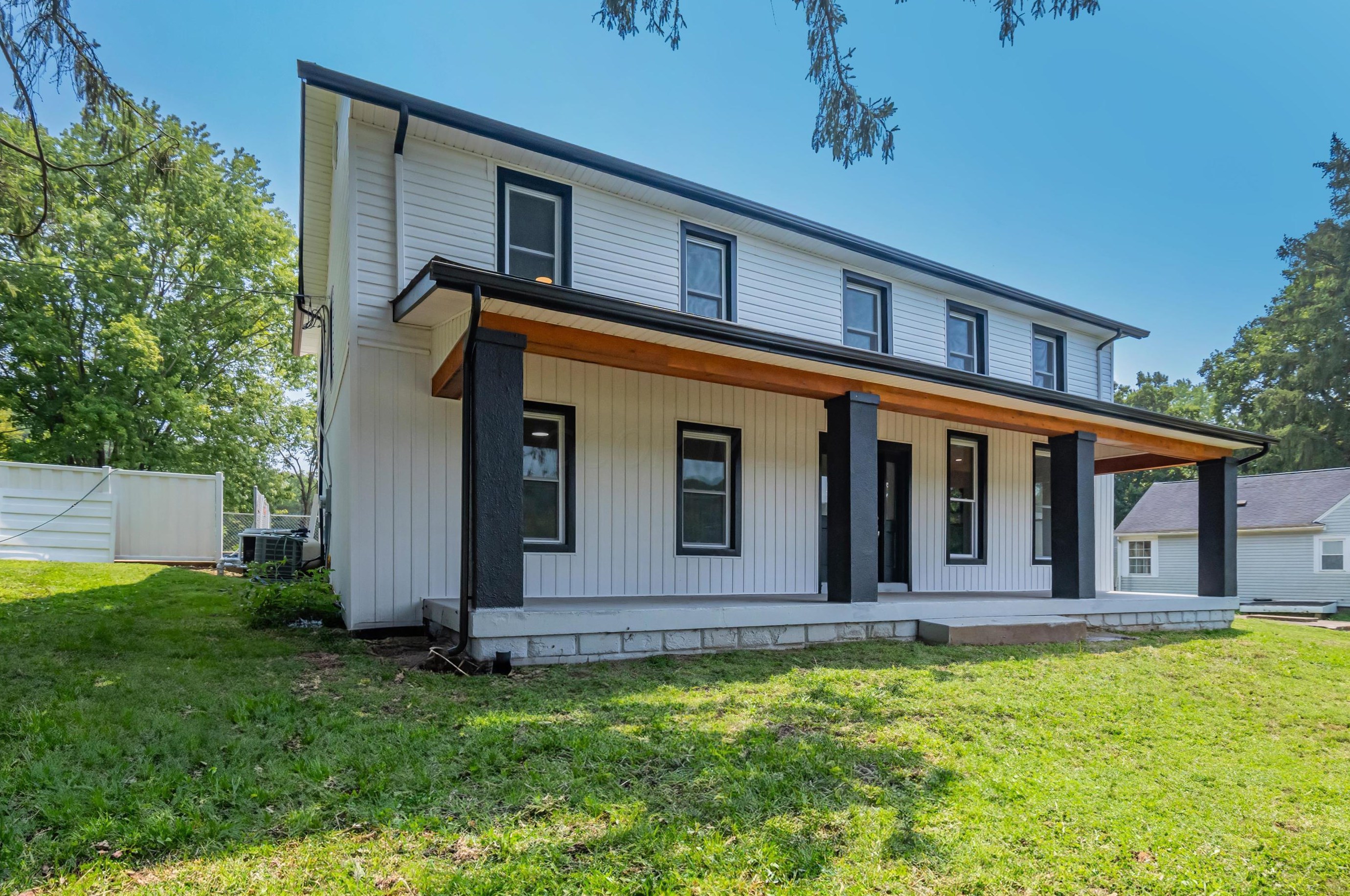 1860 S River Rd, Zanesville, OH 43701