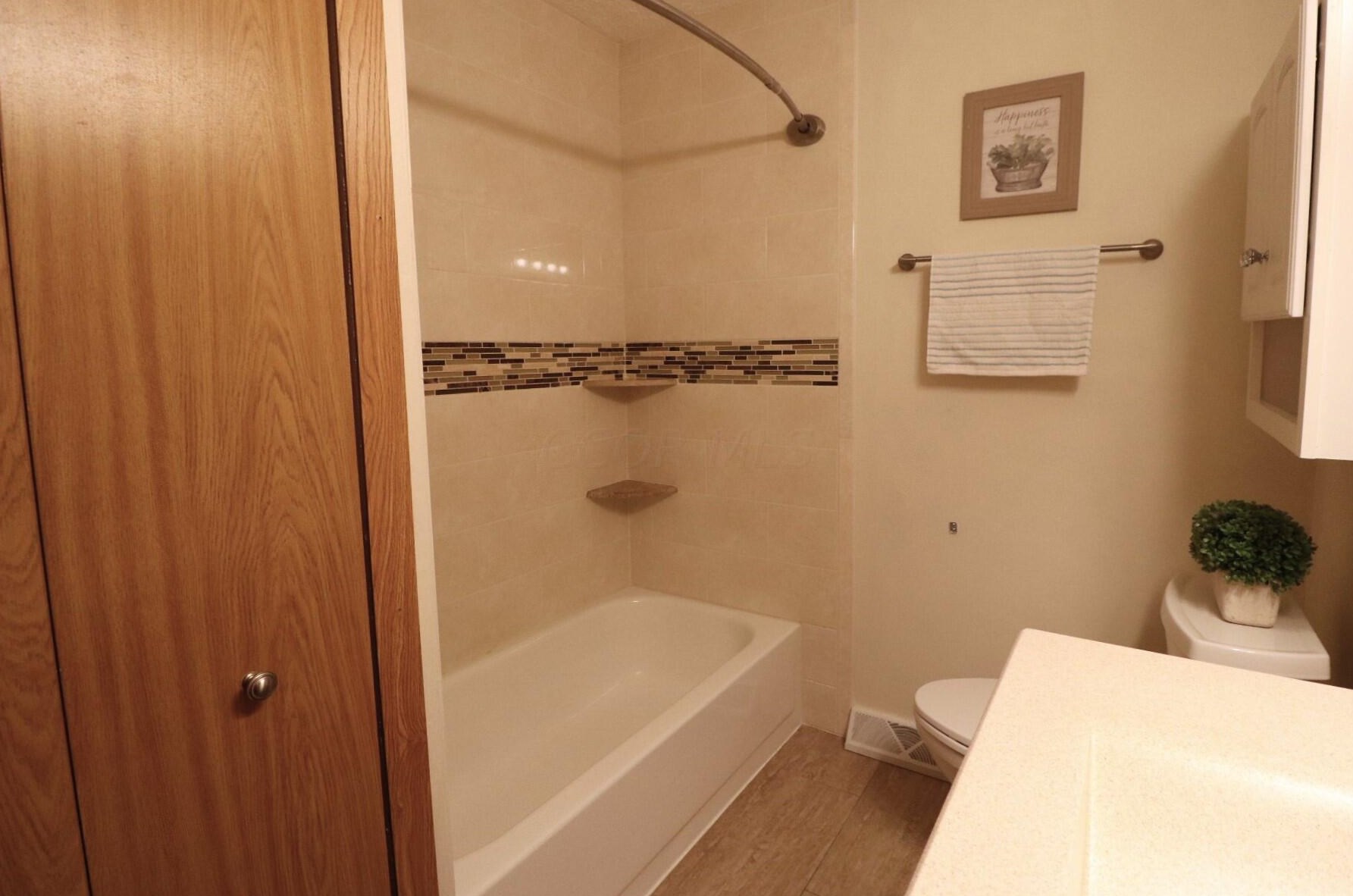 2813 Delcane Dr, Columbus OH  43235-7225 exterior