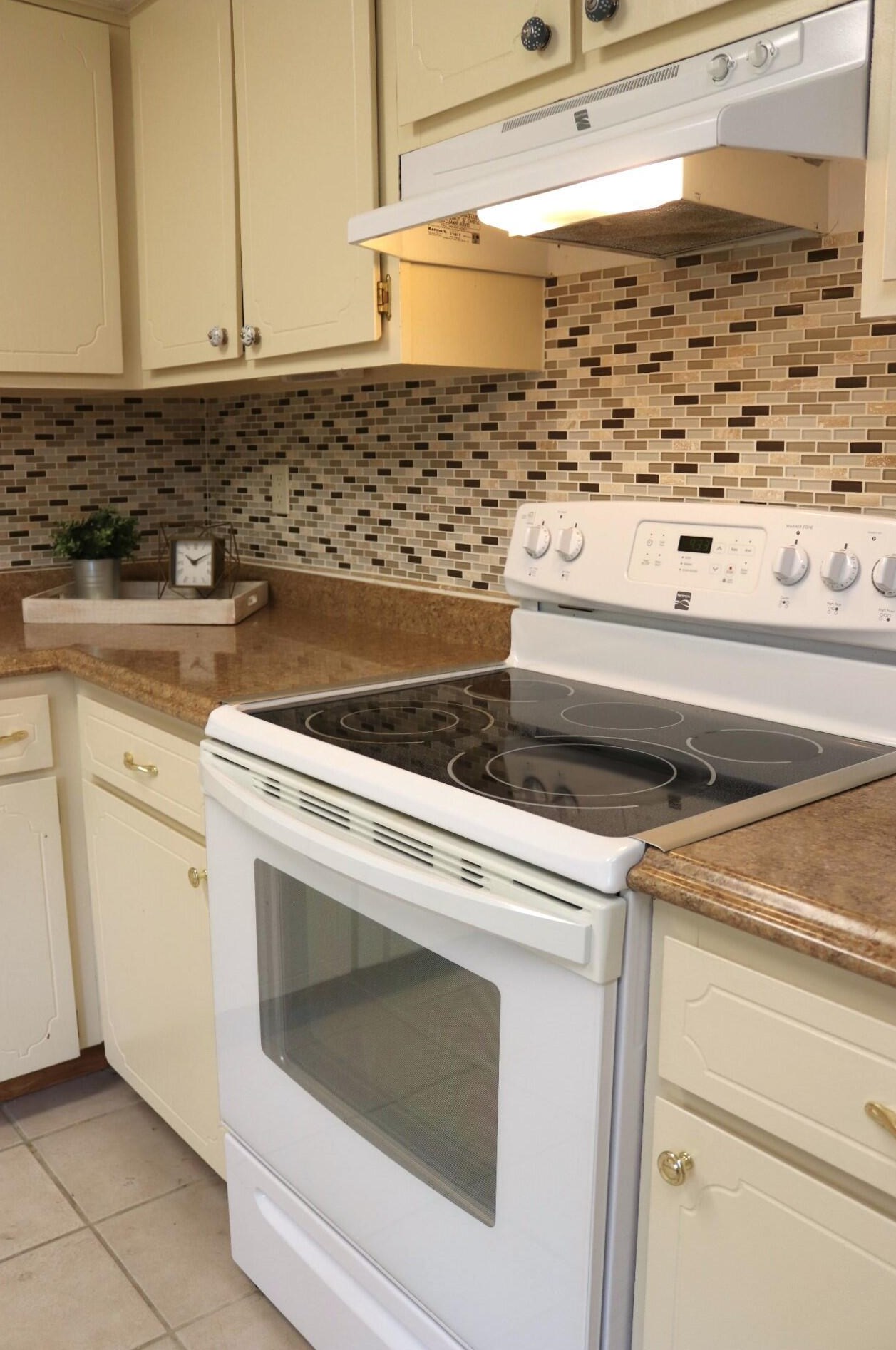 2813 Delcane Dr, Columbus OH  43235-7225 exterior