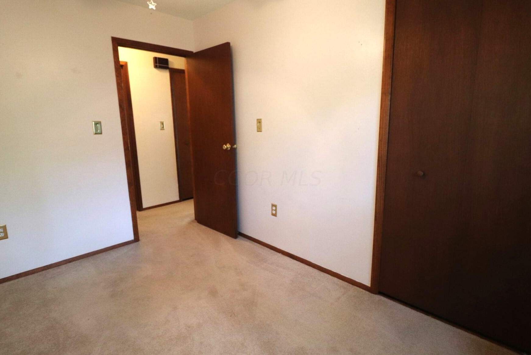 2813 Delcane Dr, Columbus OH  43235-7225 exterior