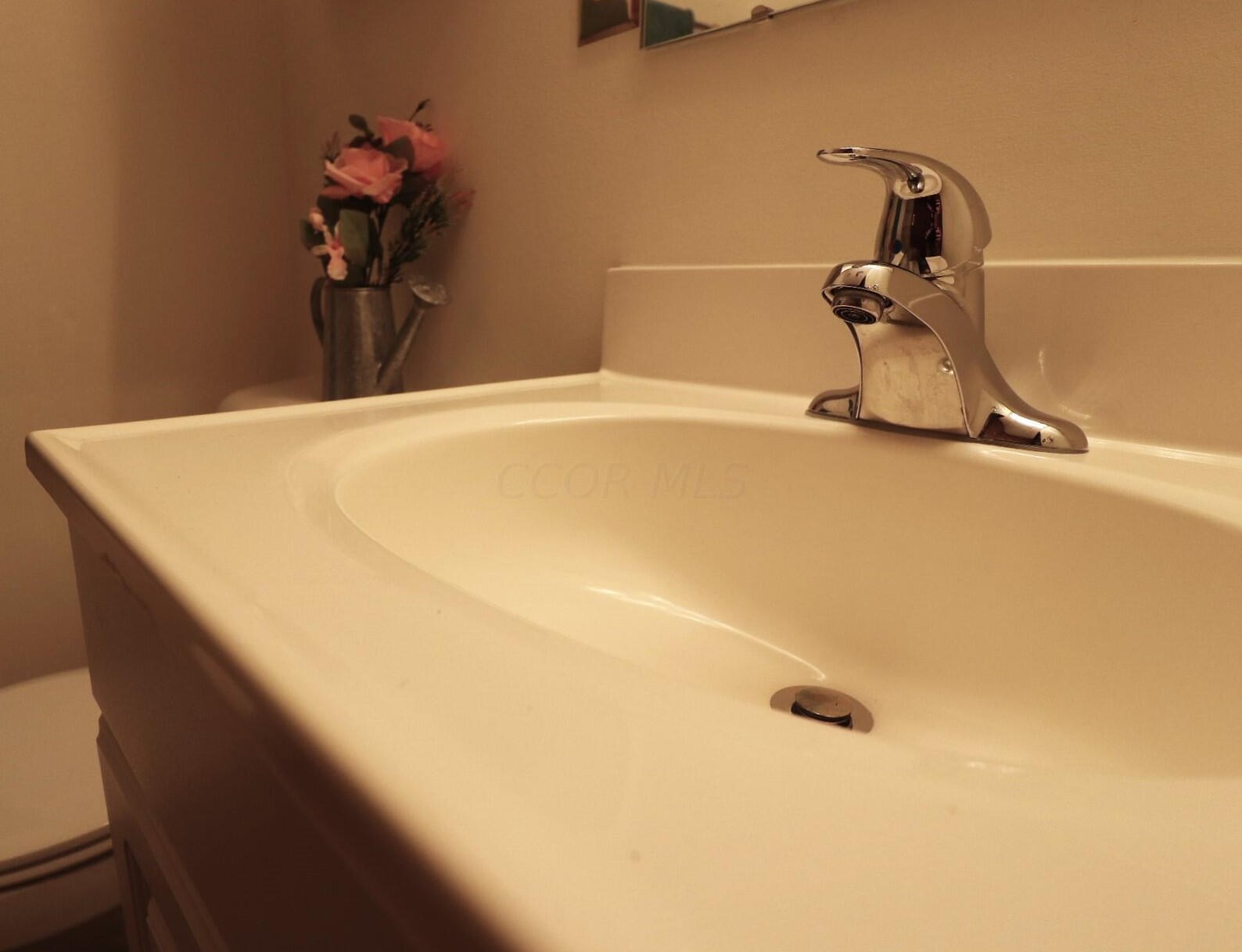 2813 Delcane Dr, Columbus OH  43235-7225 exterior